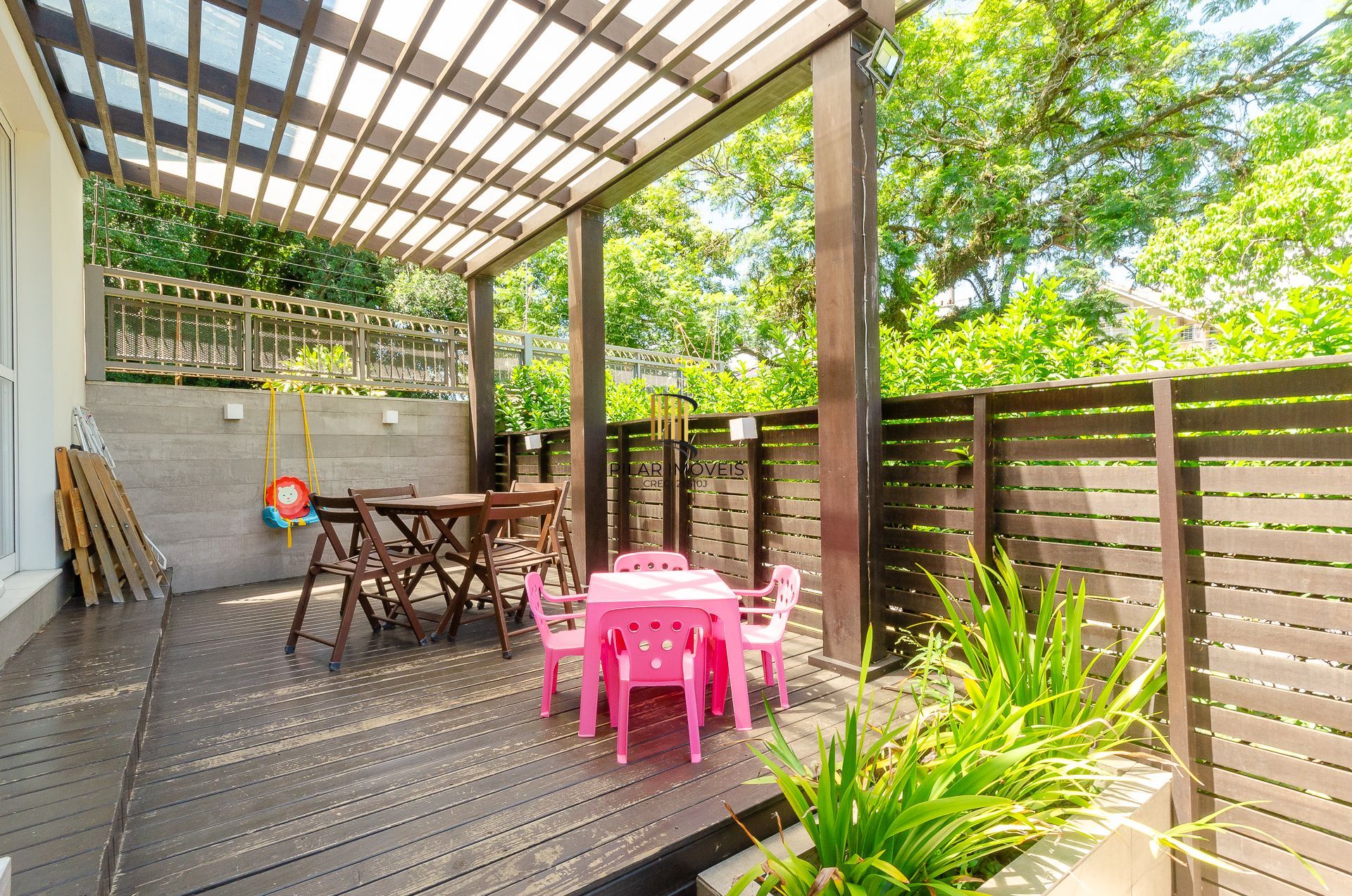 Casa de Condomínio em Porto Alegre, RS - Casa com 3 Suítes Plenas