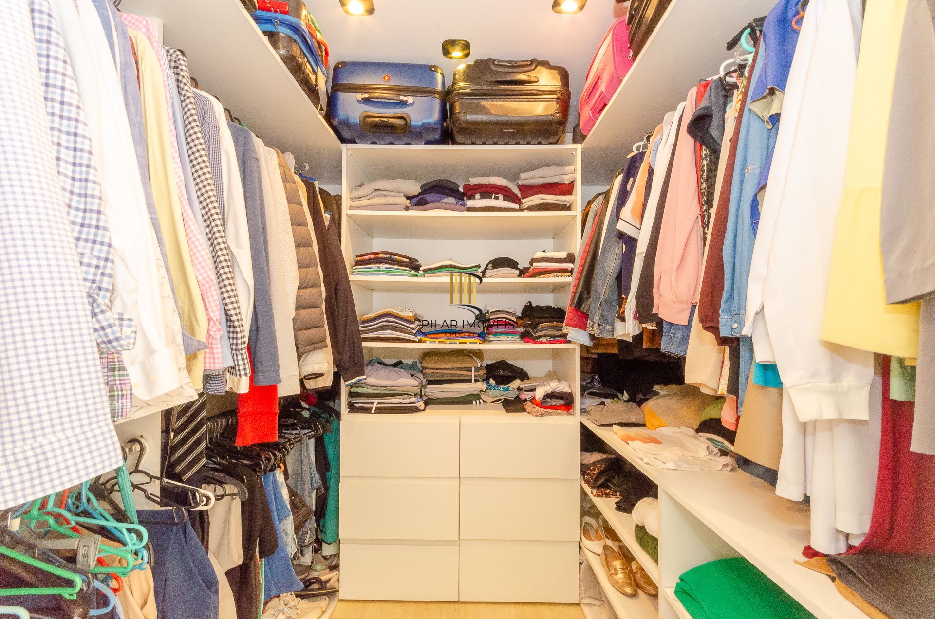 Casa de Condomínio em Porto Alegre, RS - Casa com 3 Suítes Plenas