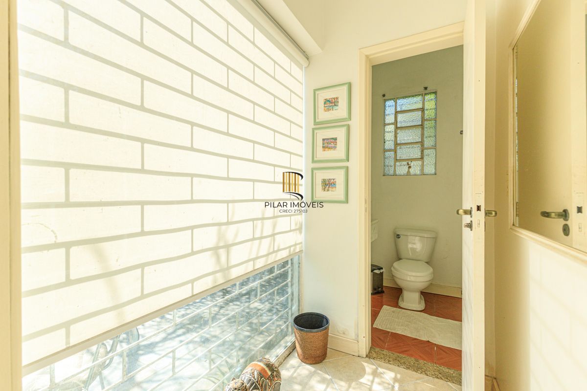 Casa 4 dormitórios Petrópolis