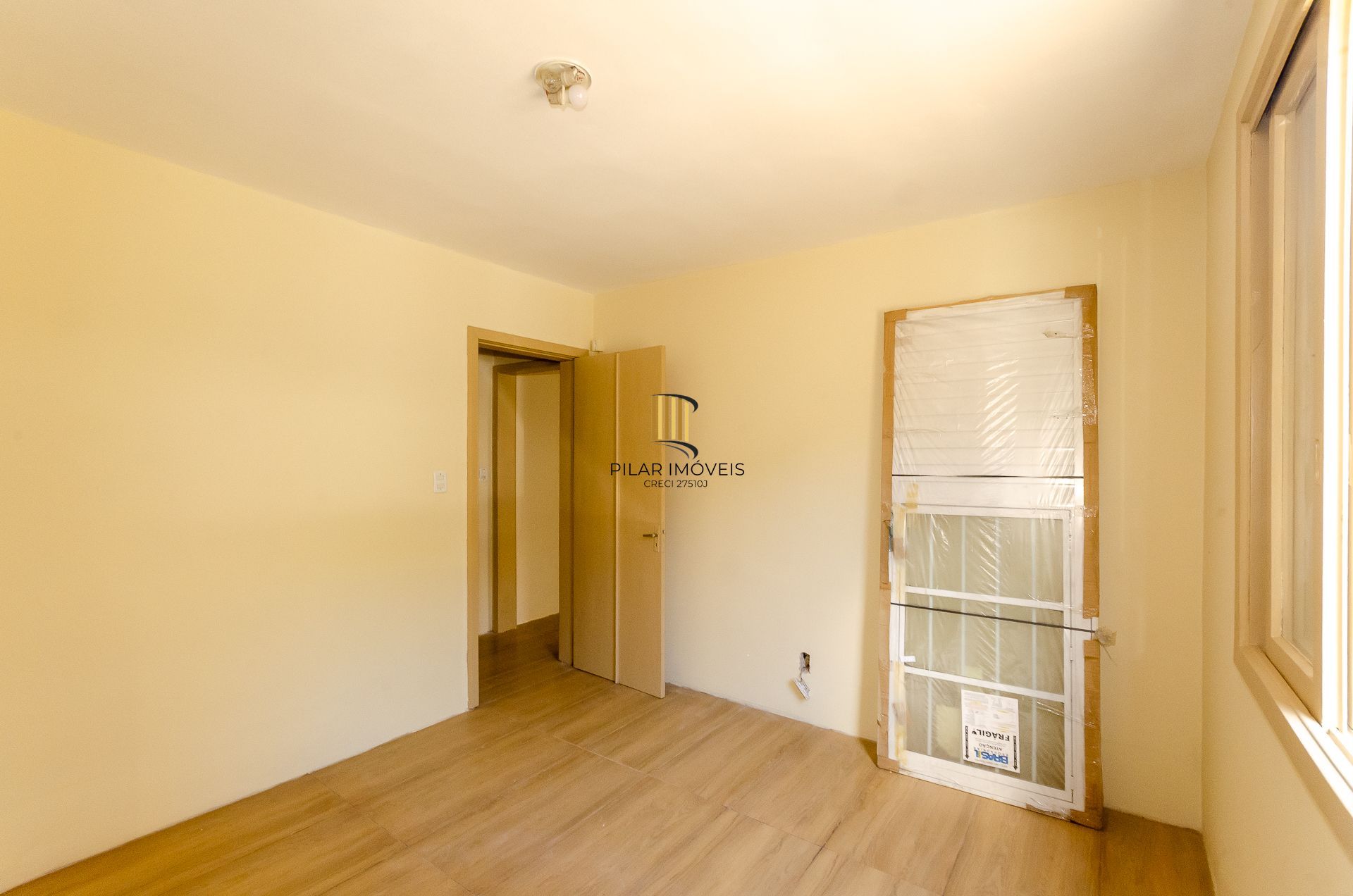 Edifício Dom Fernando Apartamento com 2 dormitórios com pátio e vaga de garagem no Partenon