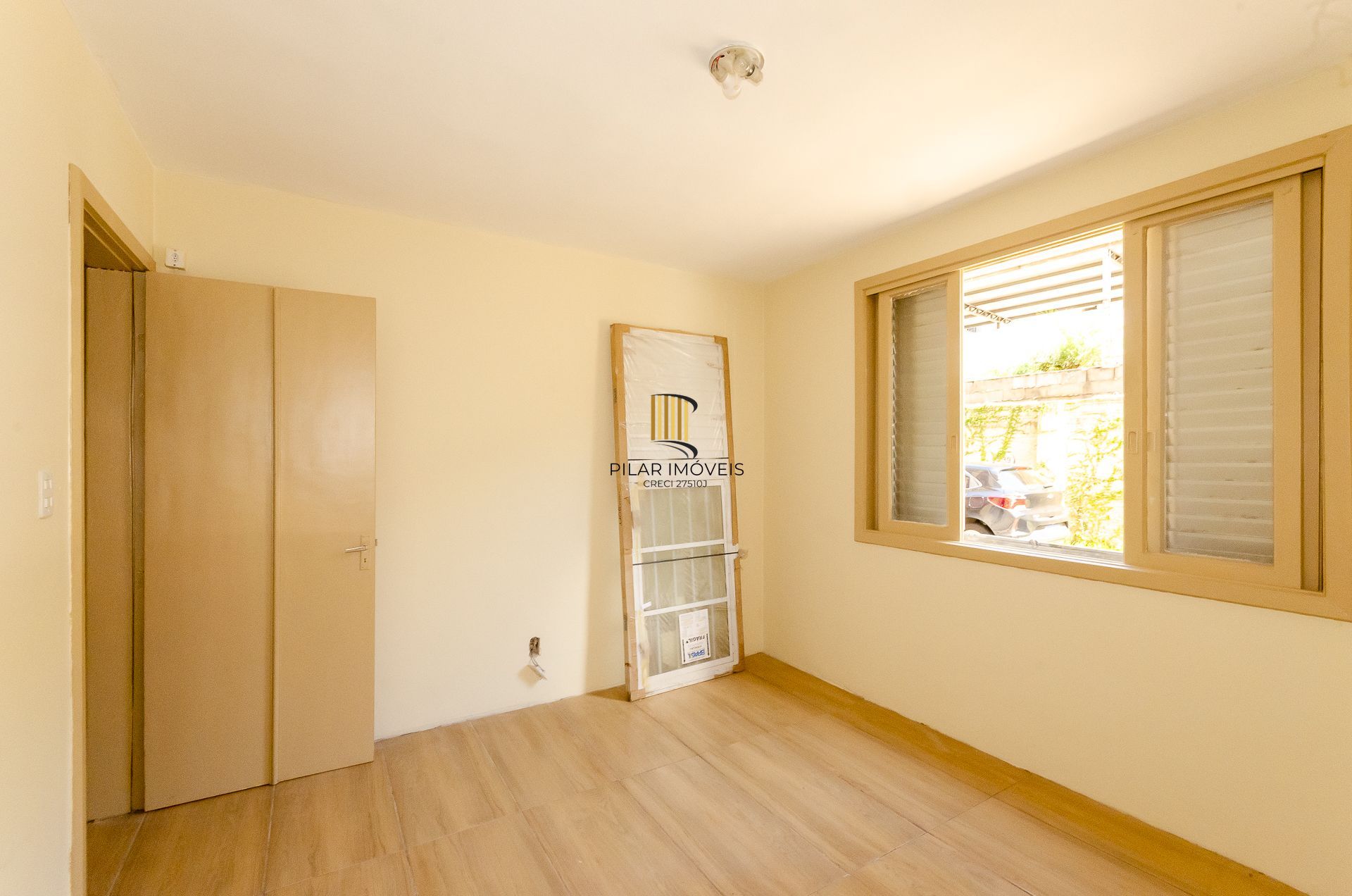 Edifício Dom Fernando Apartamento com 2 dormitórios com pátio e vaga de garagem no Partenon