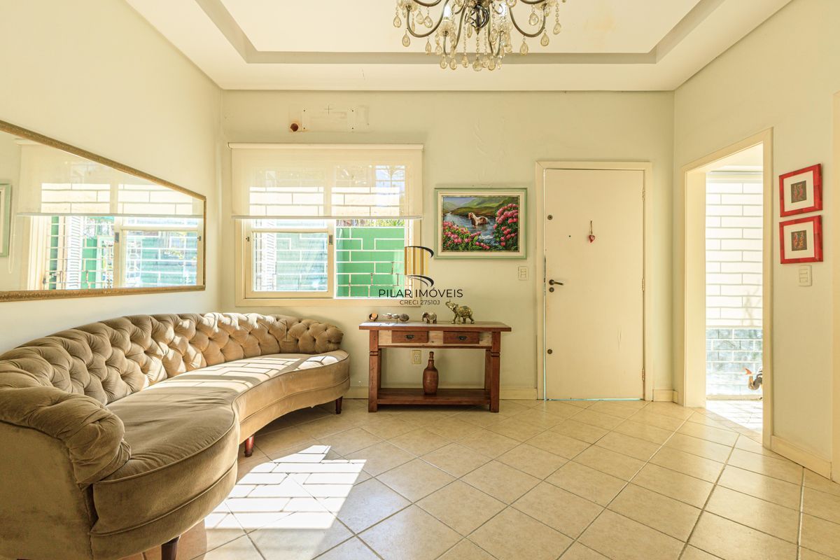 Casa 4 dormitórios Petrópolis