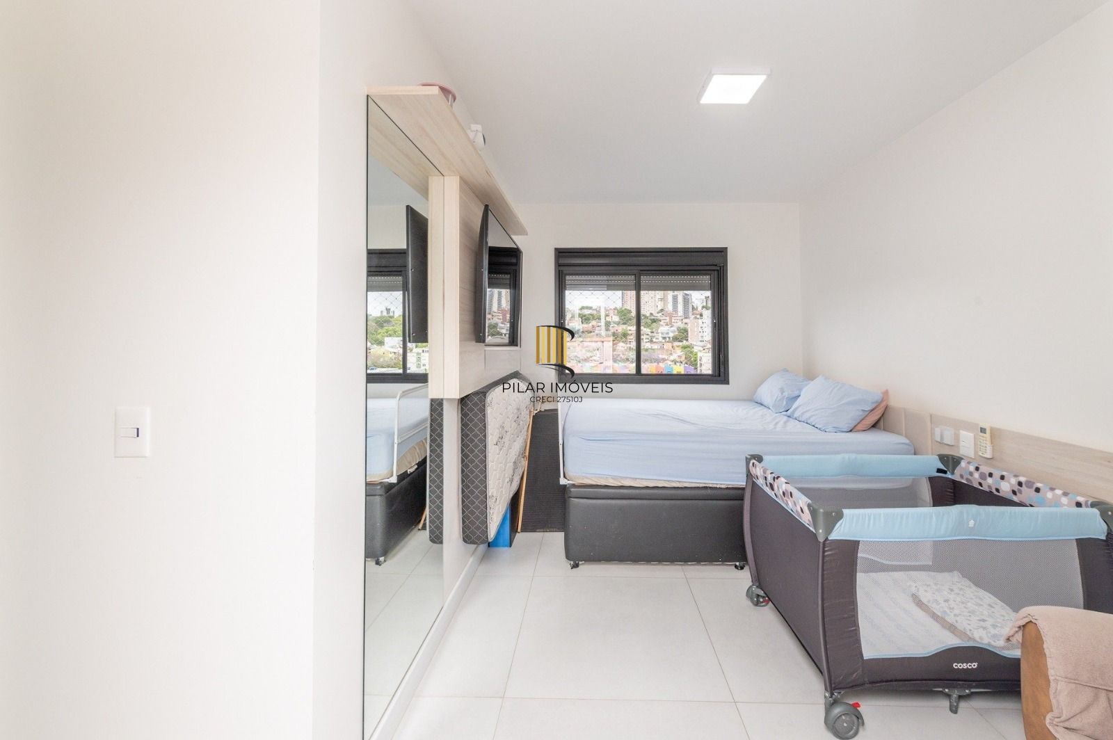 Yellow residence Apartamento de 2 Dormitórios Semimobiliado com 2 Vagas Próximo a Pucrs