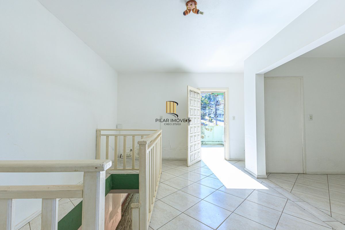 Casa 4 dormitórios Petrópolis