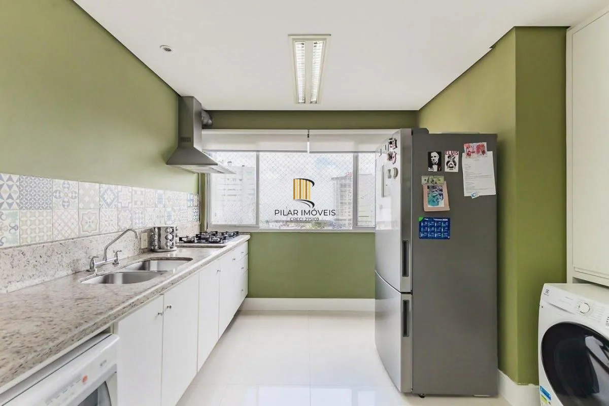 Apartamento de 3 dormitórios próximo ao Grêmio Náutico União