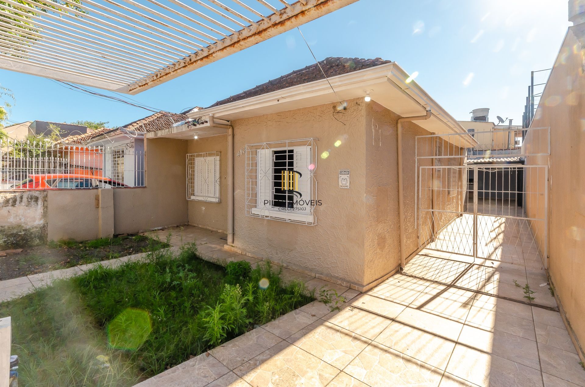 Casa a venda no bairro São José com 3 dormitórios e amplo pátio - Pilar Imóveis