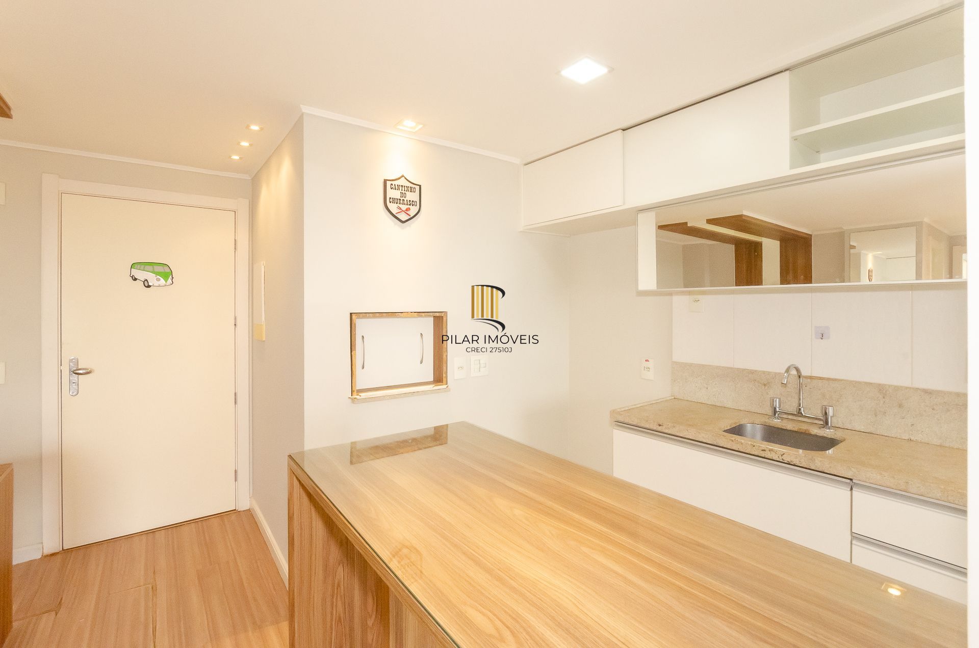 Icon Residencial Apartamento último andar de 2 dormitórios com Suíte Semi mobiliado