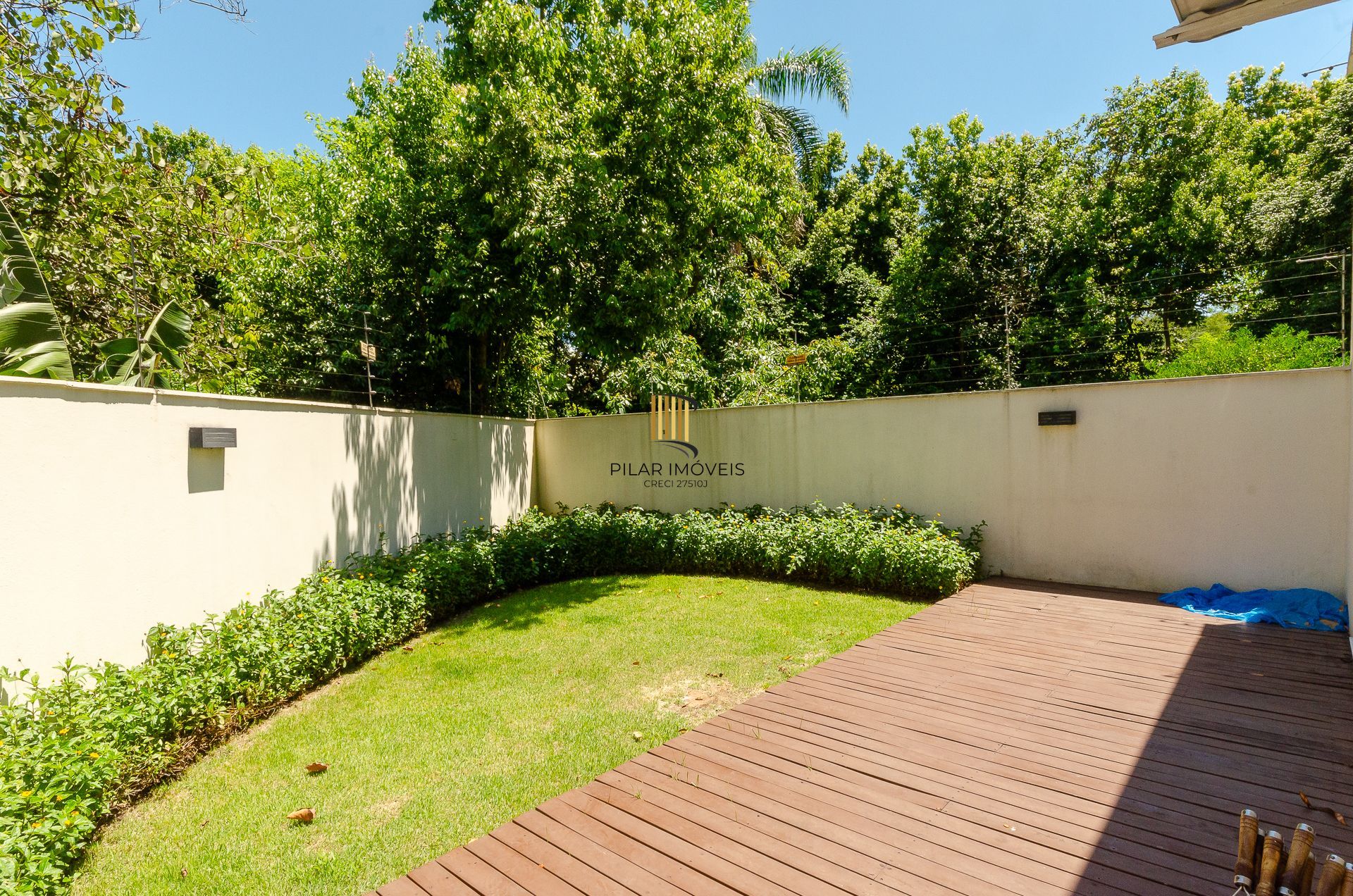 Casa de Condomínio em Porto Alegre, RS - Casa com 3 Suítes Plenas