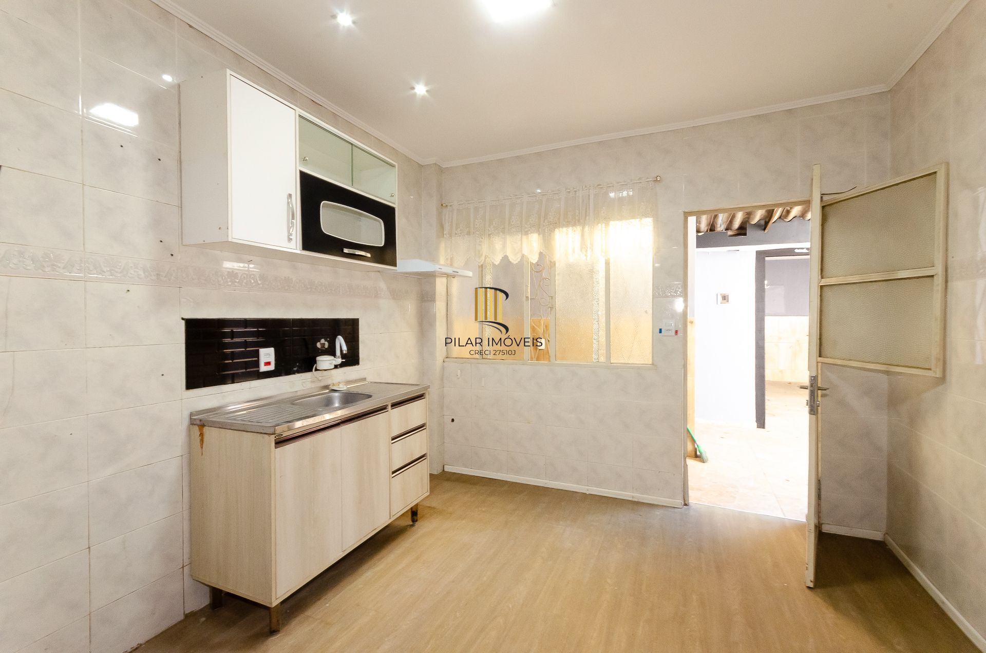 Casa a venda no bairro São José com 3 dormitórios e amplo pátio