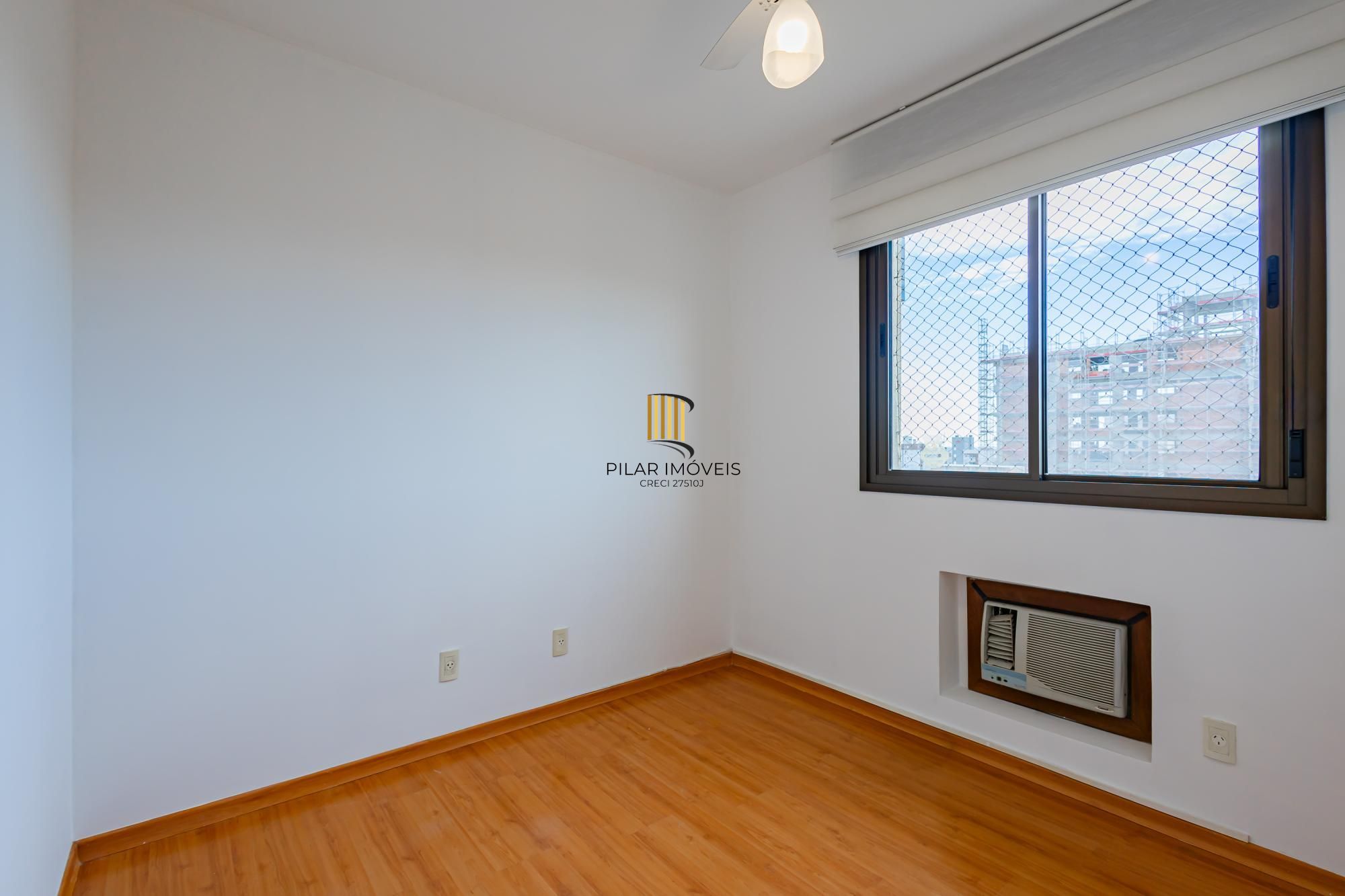 Colinas Garden Apartamento de 2 Dormitórios com Suíte e 2 Vagas no Bairro Passo d'Areia