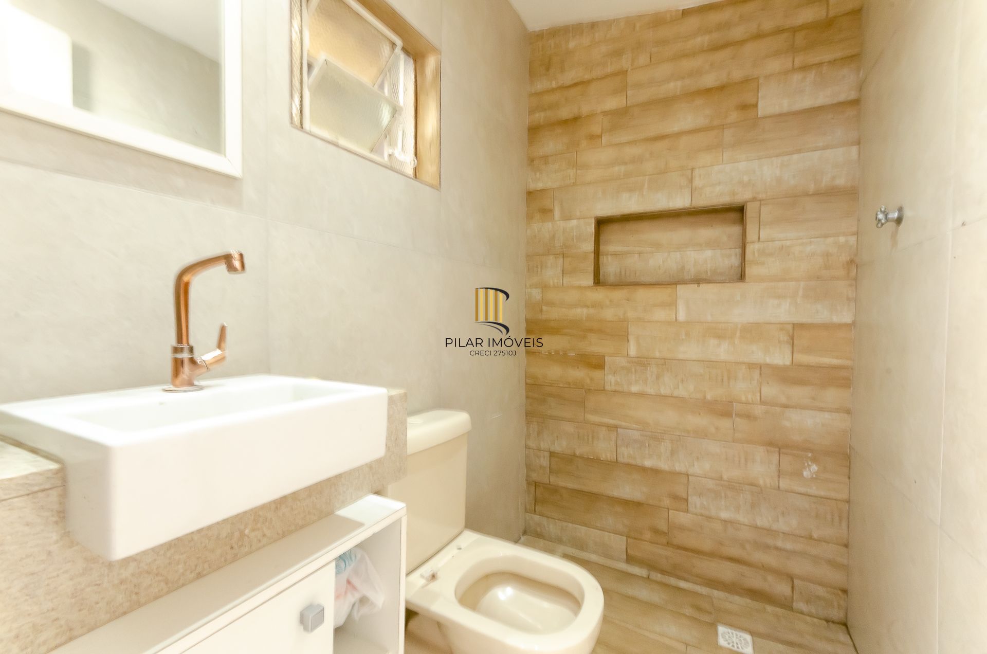 Casa a venda no bairro São José com 3 dormitórios e amplo pátio