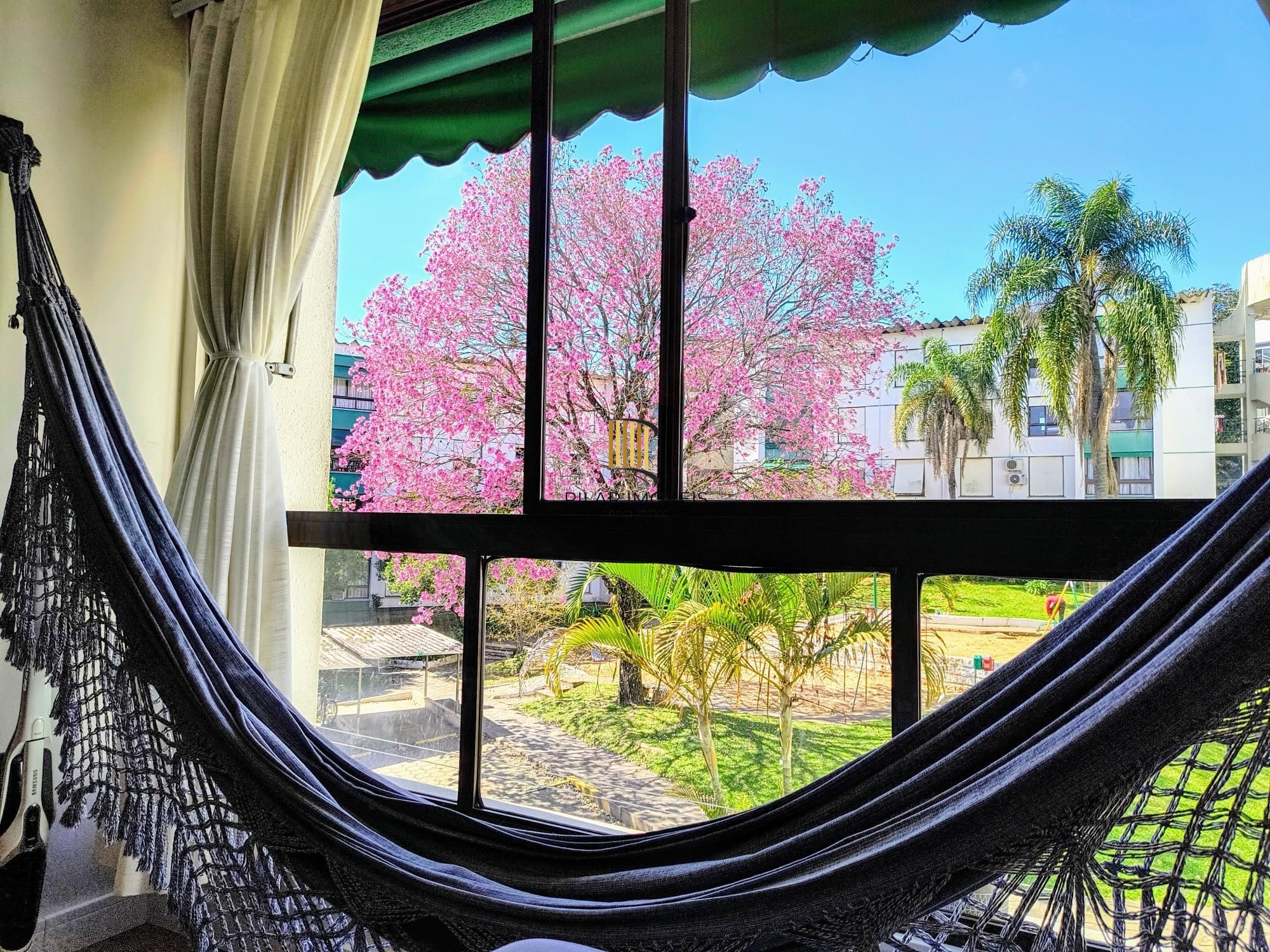 Apartamento 2 dormitórios com 2 vagas no bairro Nonoai