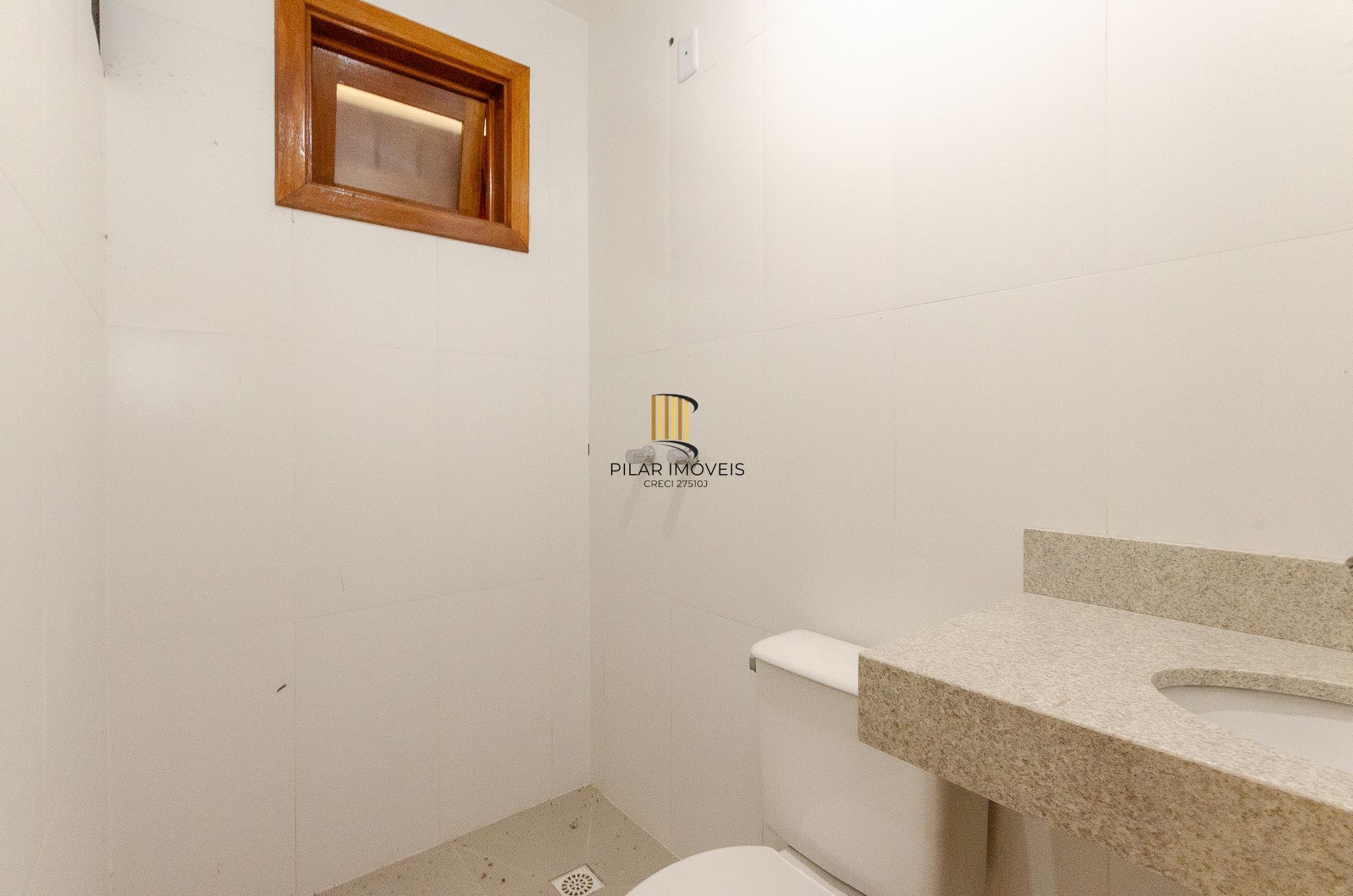 Casa Residencial de 4 Quartos à Venda em Porto Alegre, RS