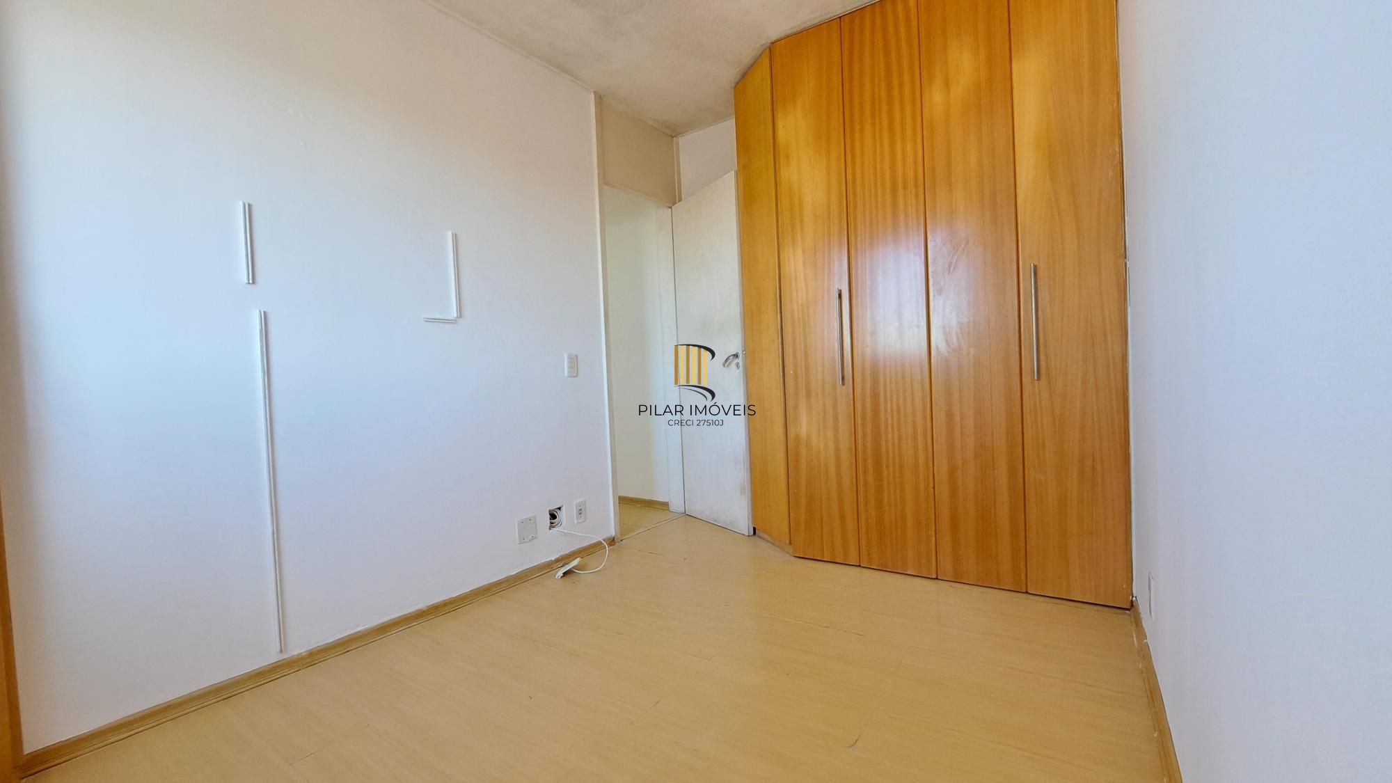 Edifício Pateo Santa Fé apartamento de 2 dormitórios com vaga no bairro Sarandi