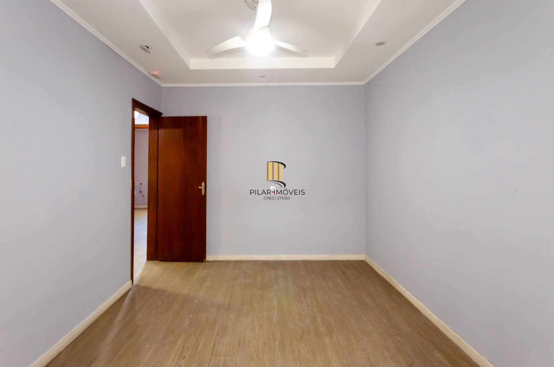 Casa a venda no bairro São José com 3 dormitórios e amplo pátio