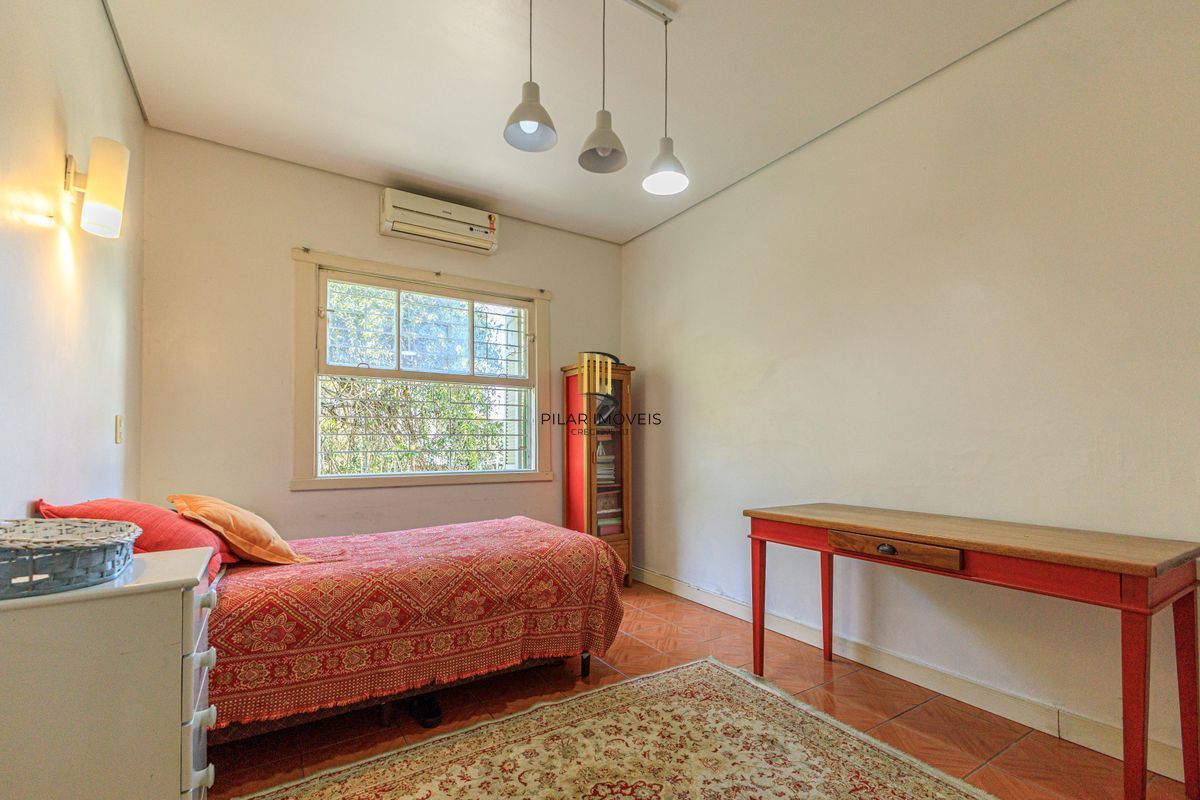 Casa 4 dormitórios Petrópolis