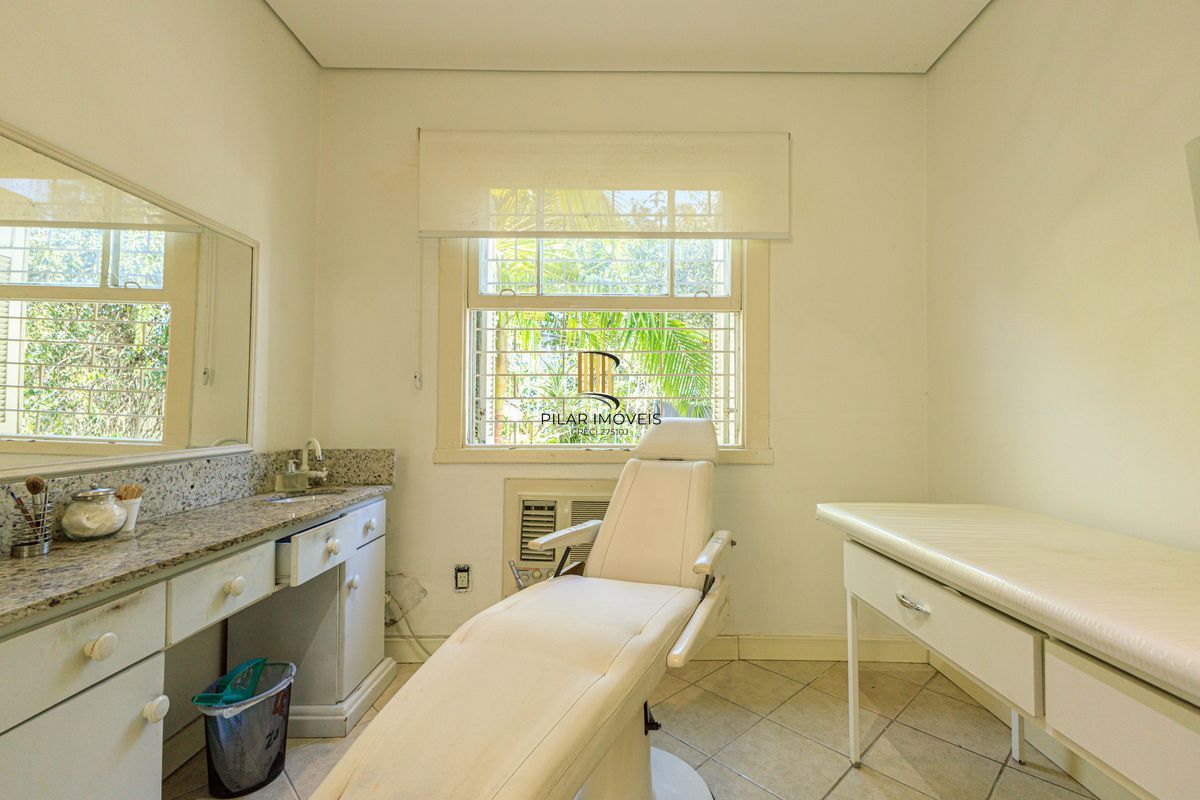 Casa 4 dormitórios Petrópolis