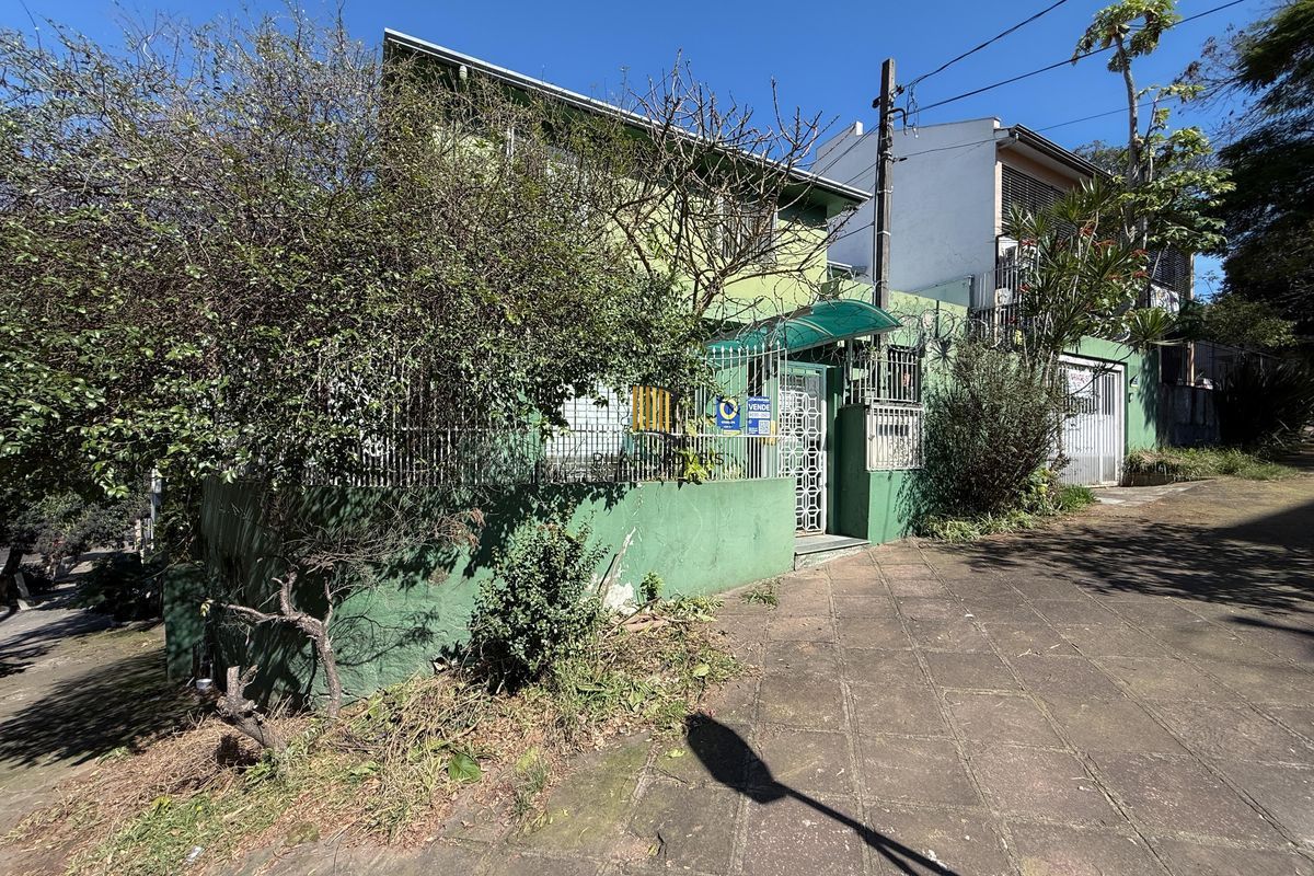 Casa 4 dormitórios Petrópolis