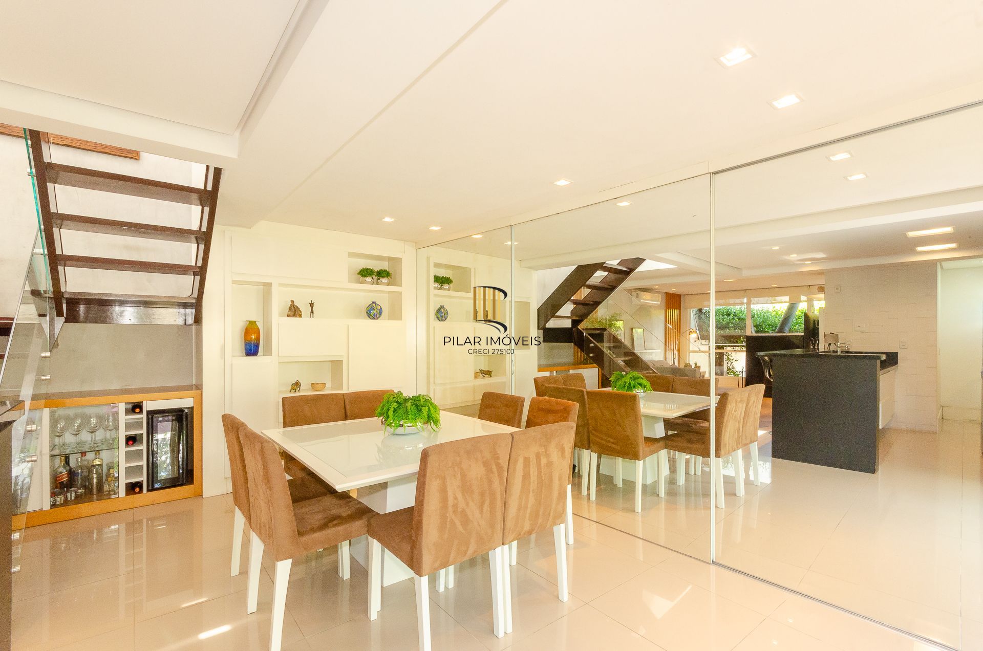 Casa de Condomínio em Porto Alegre, RS - Casa com 3 Suítes Plenas