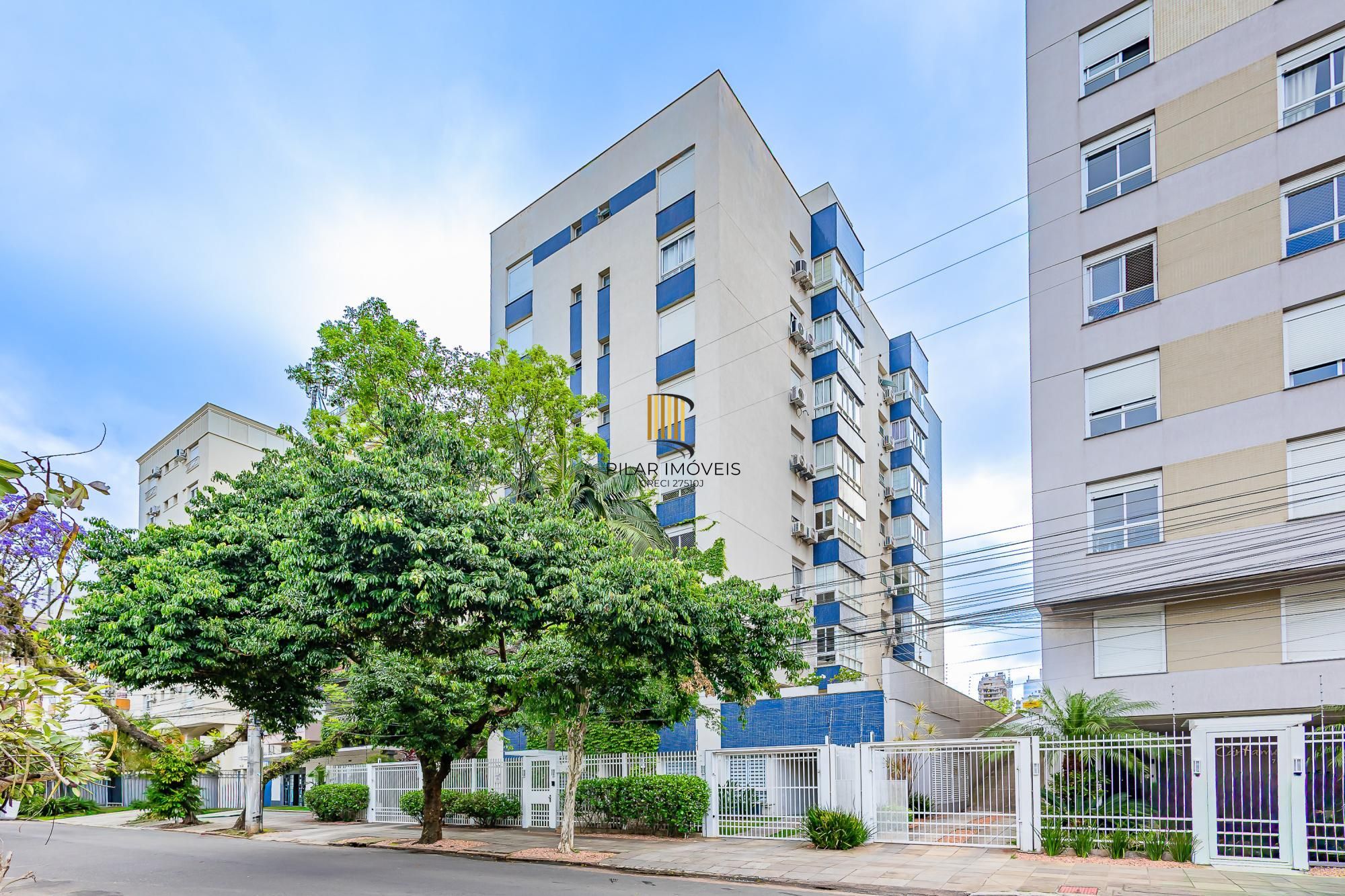 Apartamento Higienópolis de 2 Dormitórios com Suíte e Duas Vagas