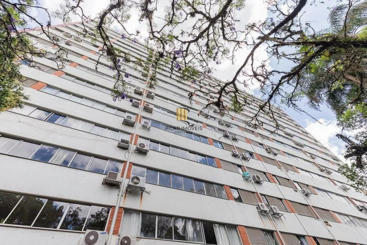Apartamento de 3 dormitórios próximo ao Grêmio Náutico União