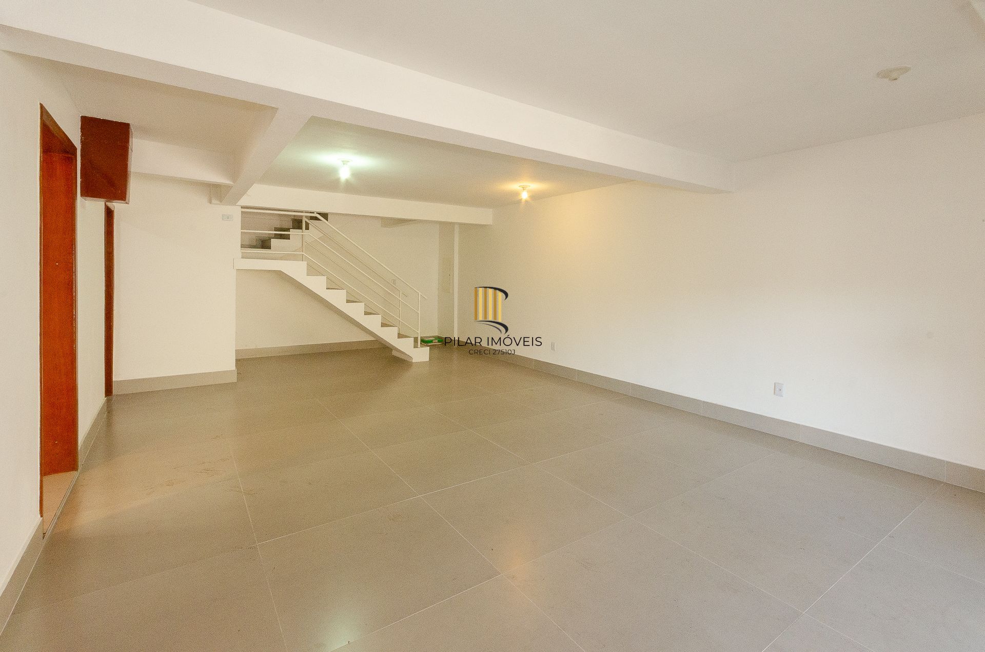 Casa Residencial de 4 Quartos à Venda em Porto Alegre, RS