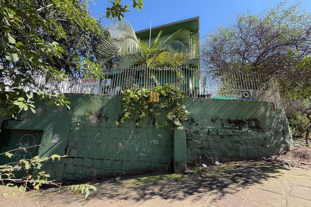 Casa 4 dormitórios Petrópolis