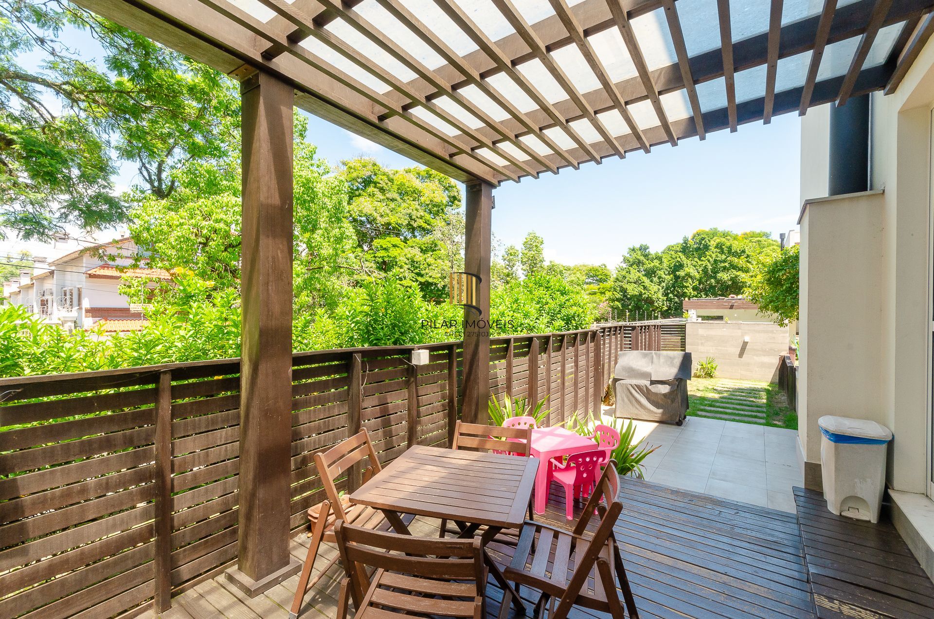 Casa de Condomínio em Porto Alegre, RS - Casa com 3 Suítes Plenas