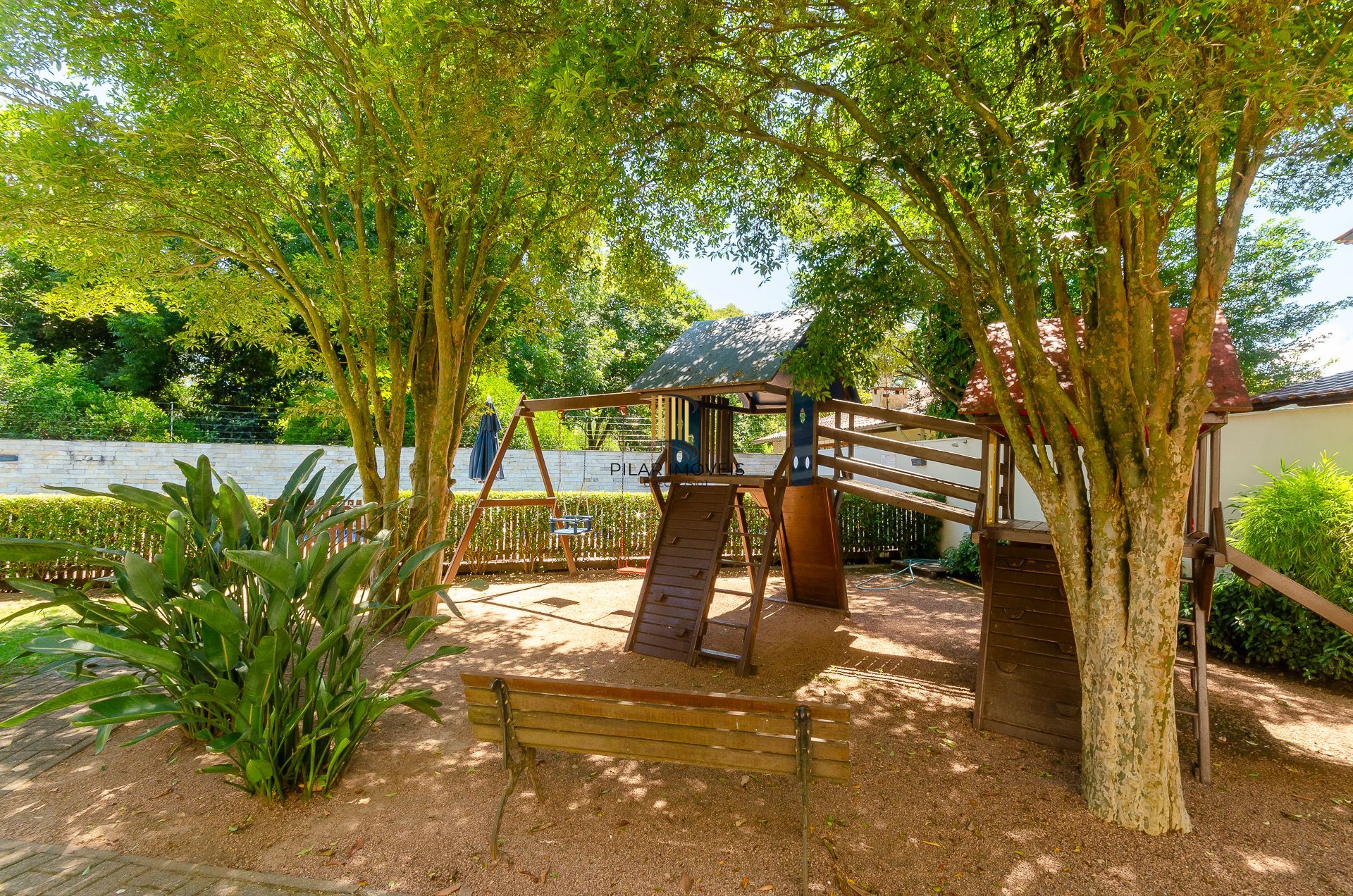 Casa de Condomínio em Porto Alegre, RS - Casa com 3 Suítes Plenas