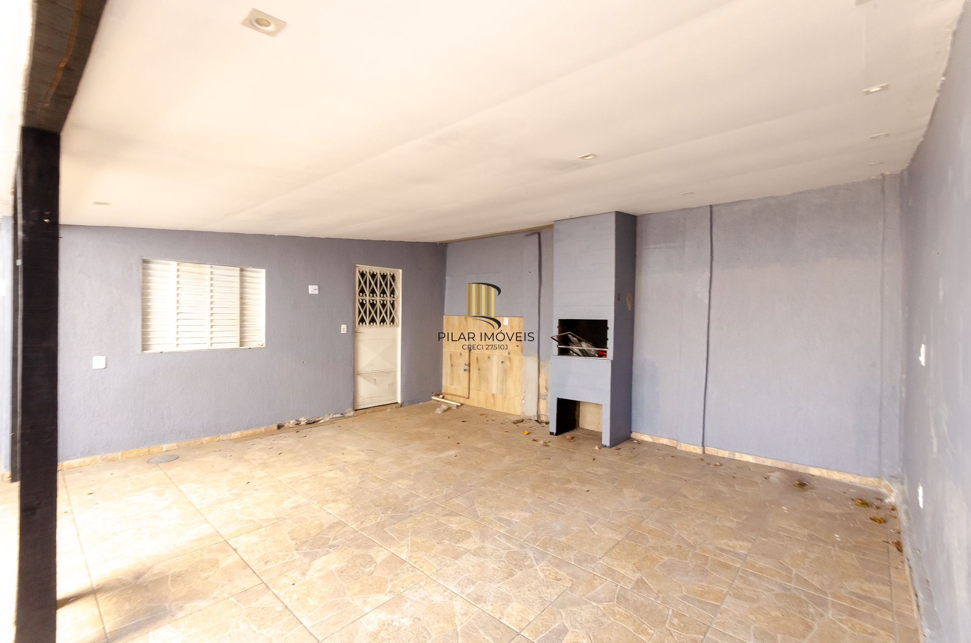 Casa a venda no bairro São José com 3 dormitórios e amplo pátio