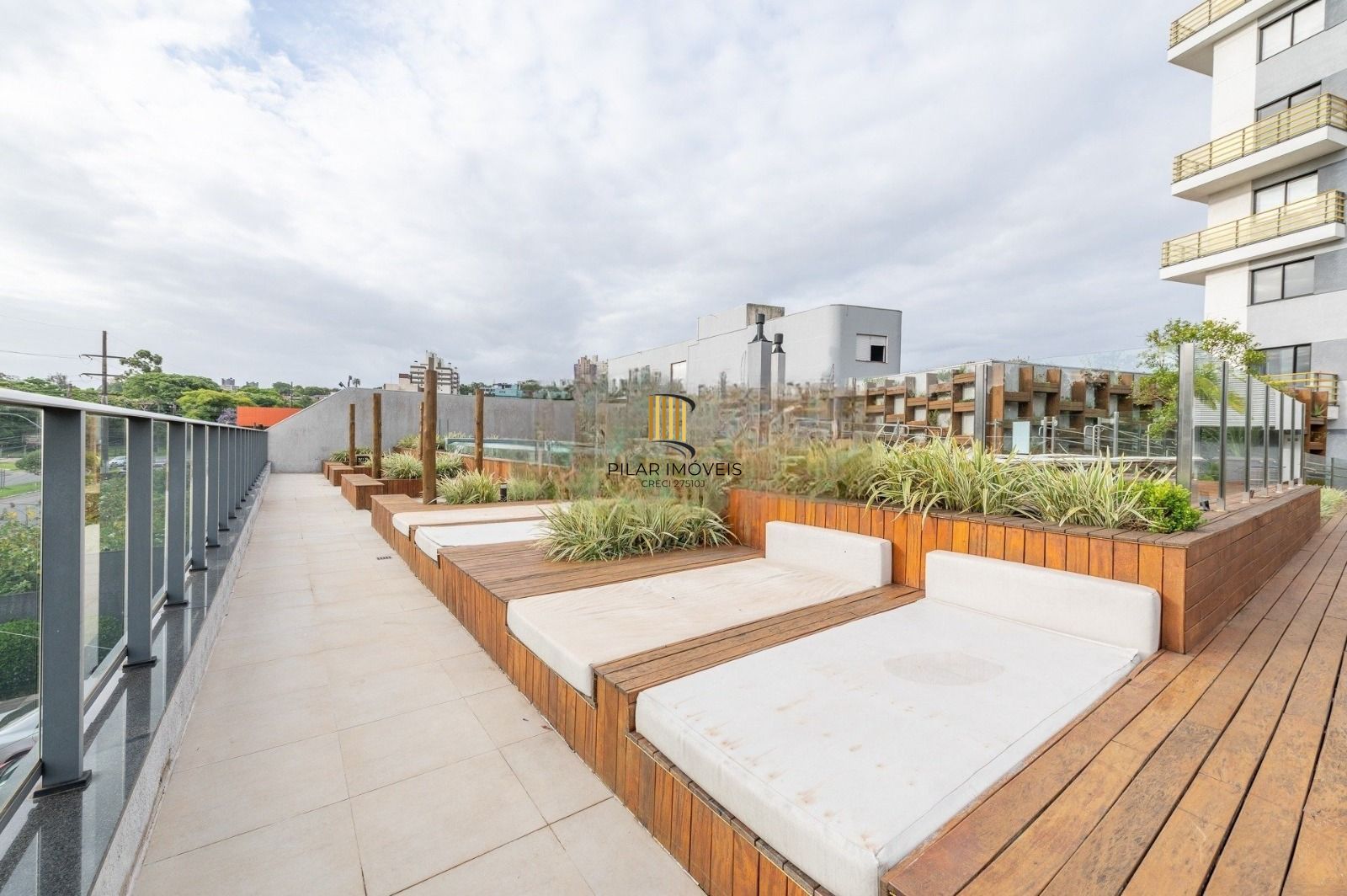 Yellow residence Apartamento de 2 Dormitórios Semimobiliado com 2 Vagas Próximo a Pucrs