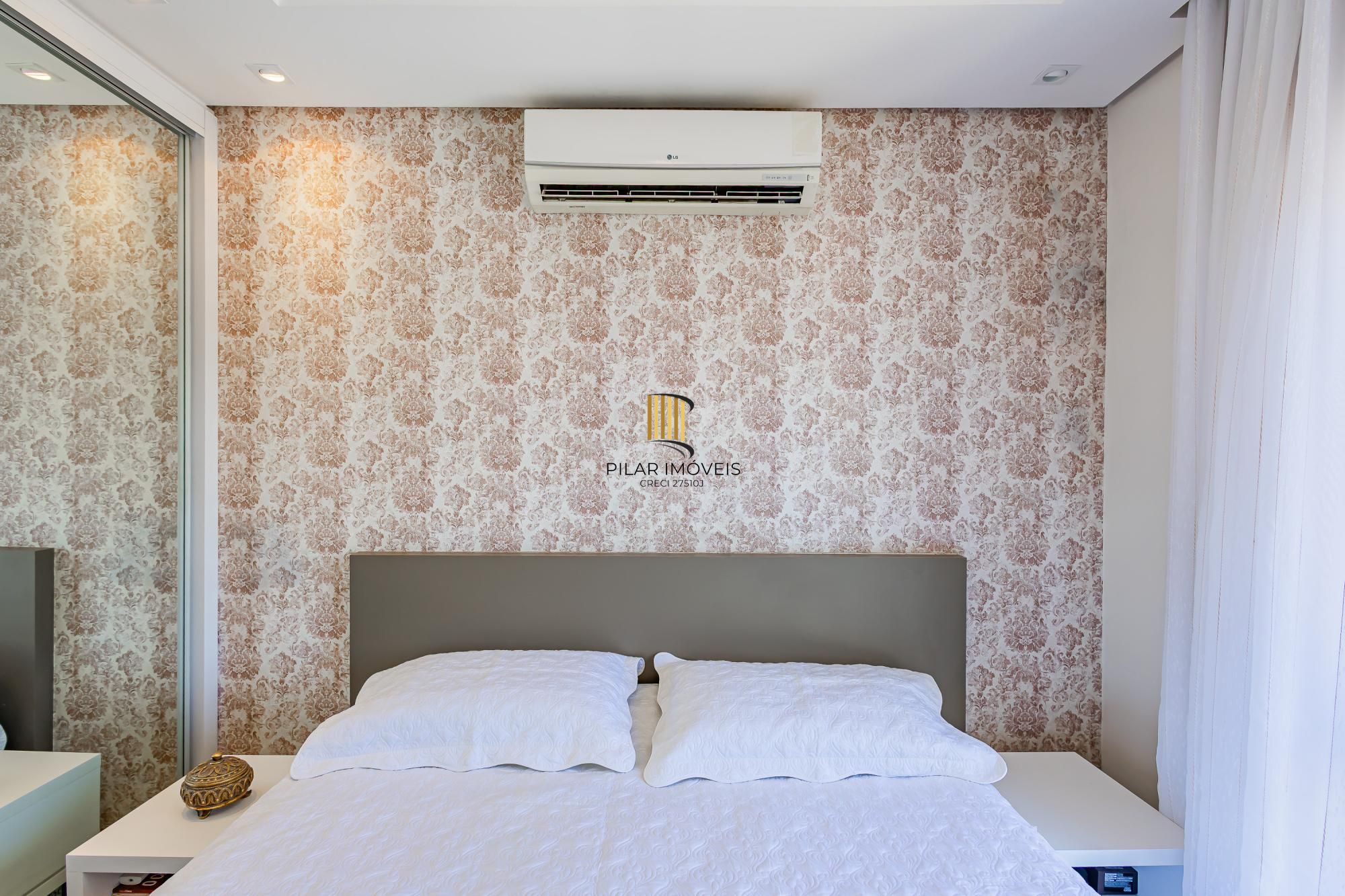 Apartamento Higienópolis de 2 Dormitórios com Suíte e Duas Vagas