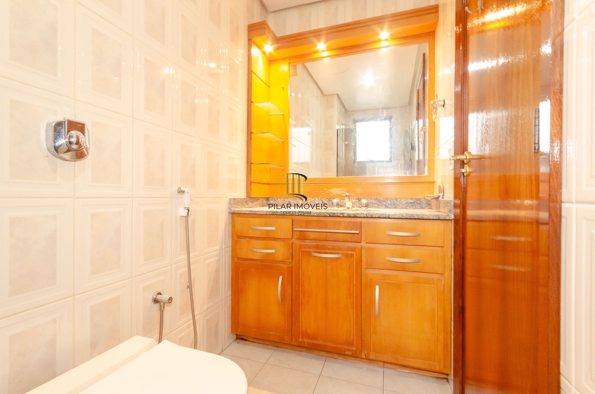 Edifício Luciana - Apartamento a venda com 2 dormitórios no Bairro Petrópolis