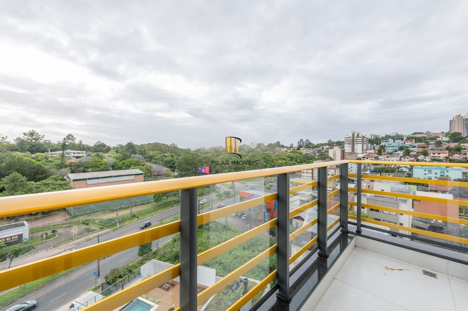 Yellow residence Apartamento de 2 Dormitórios Semimobiliado com 2 Vagas Próximo a Pucrs