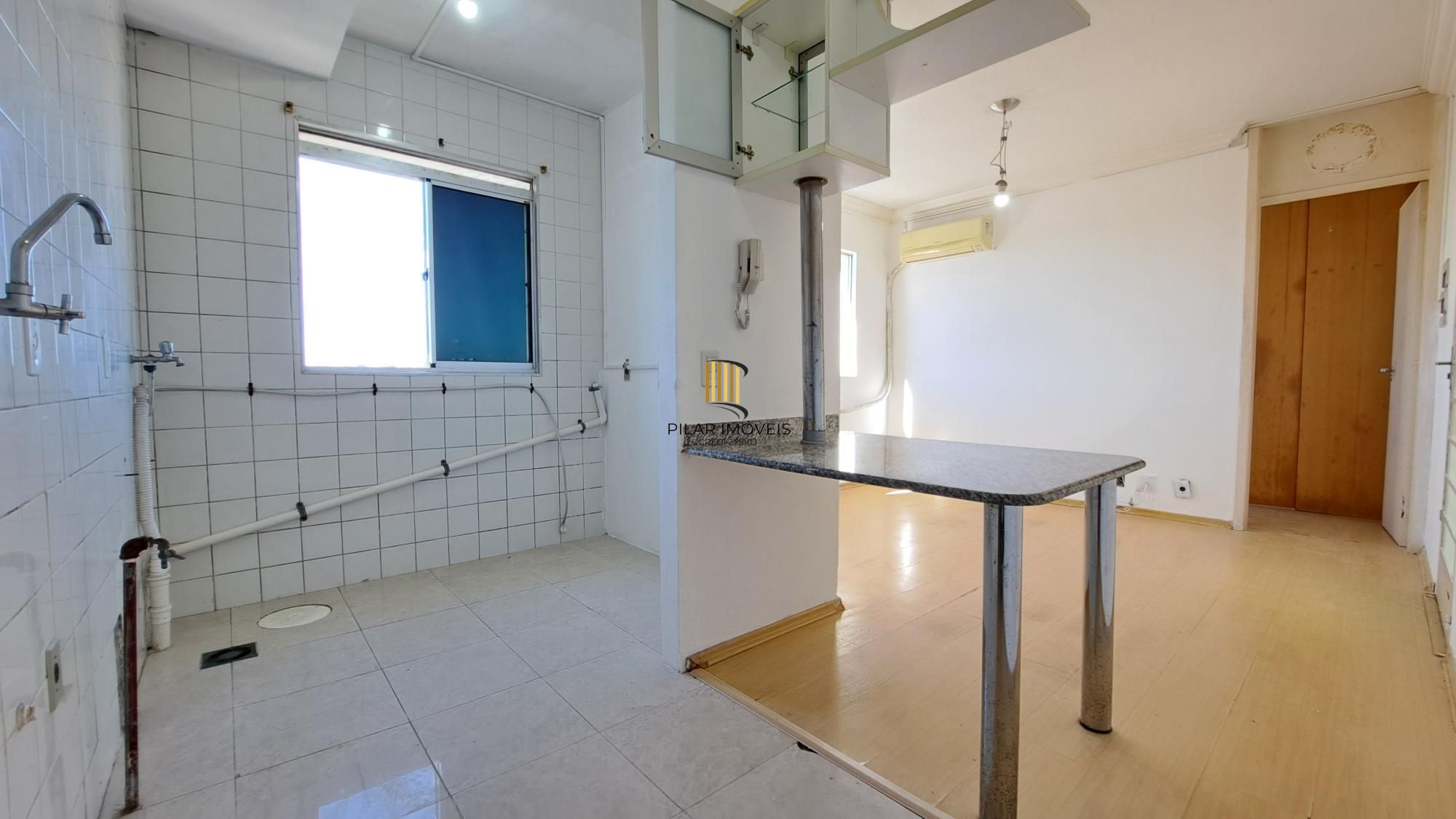 Edifício Pateo Santa Fé apartamento de 2 dormitórios com vaga no bairro Sarandi