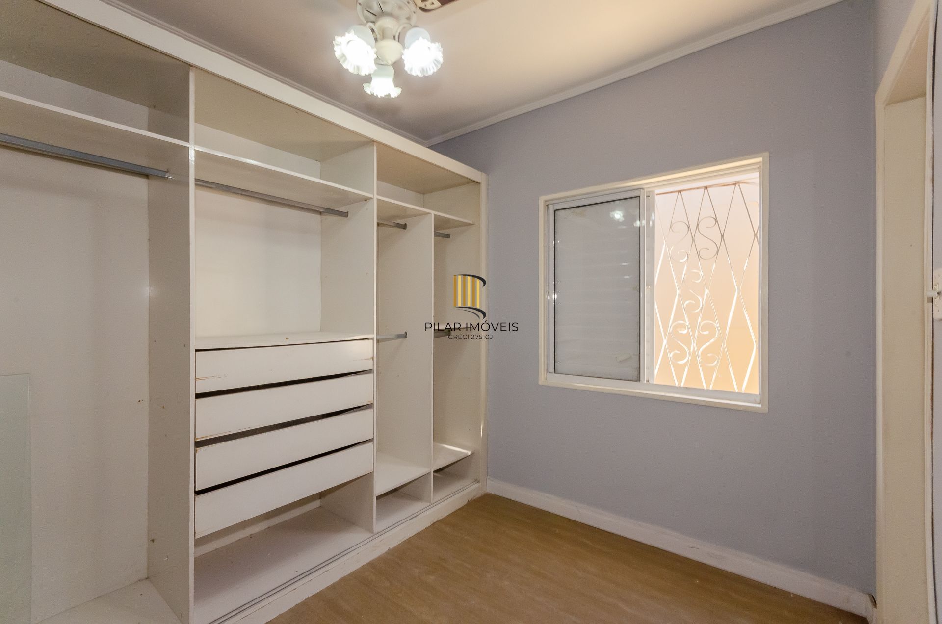 Casa a venda no bairro São José com 3 dormitórios e amplo pátio