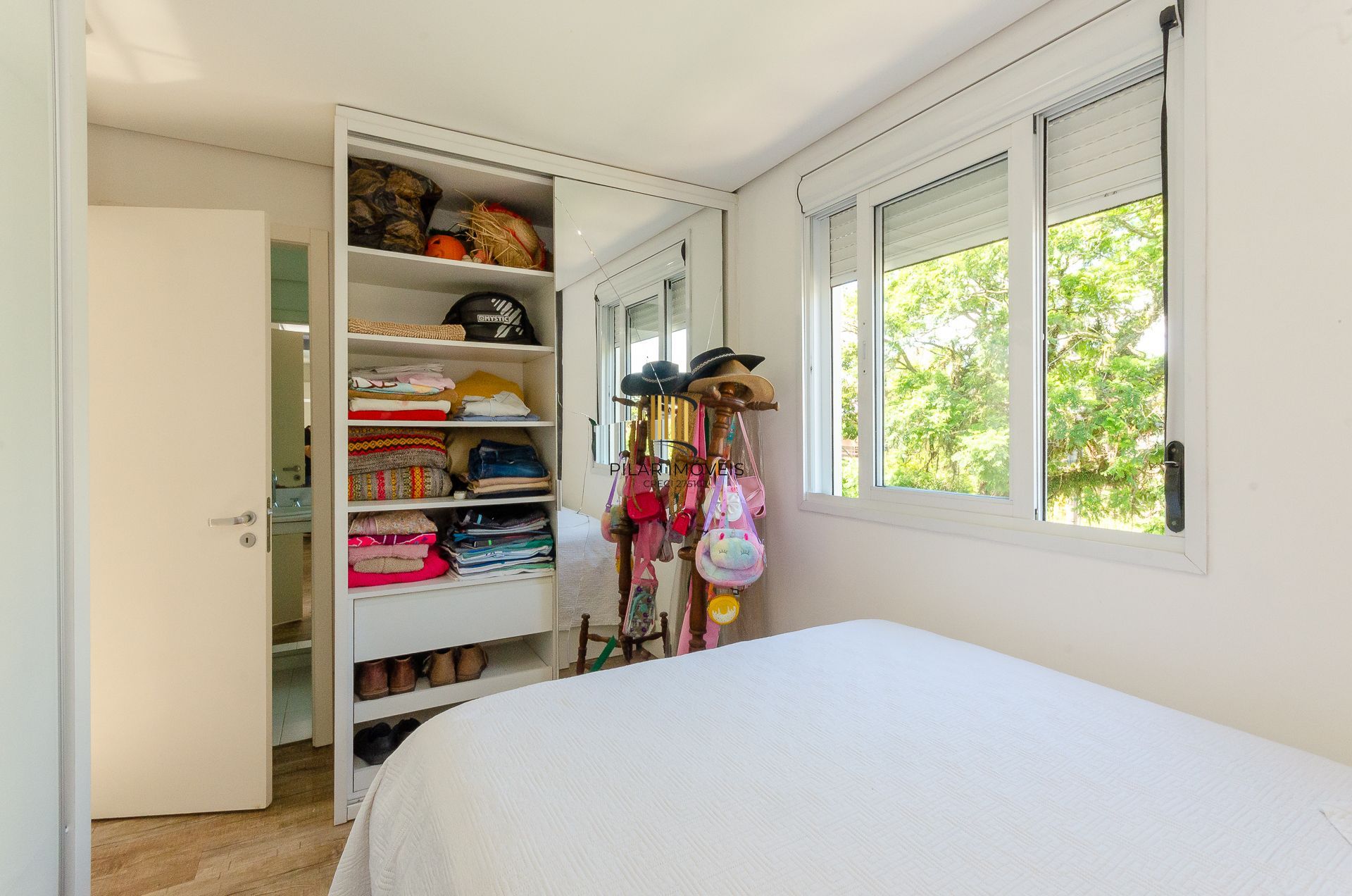 Casa de Condomínio em Porto Alegre, RS - Casa com 3 Suítes Plenas