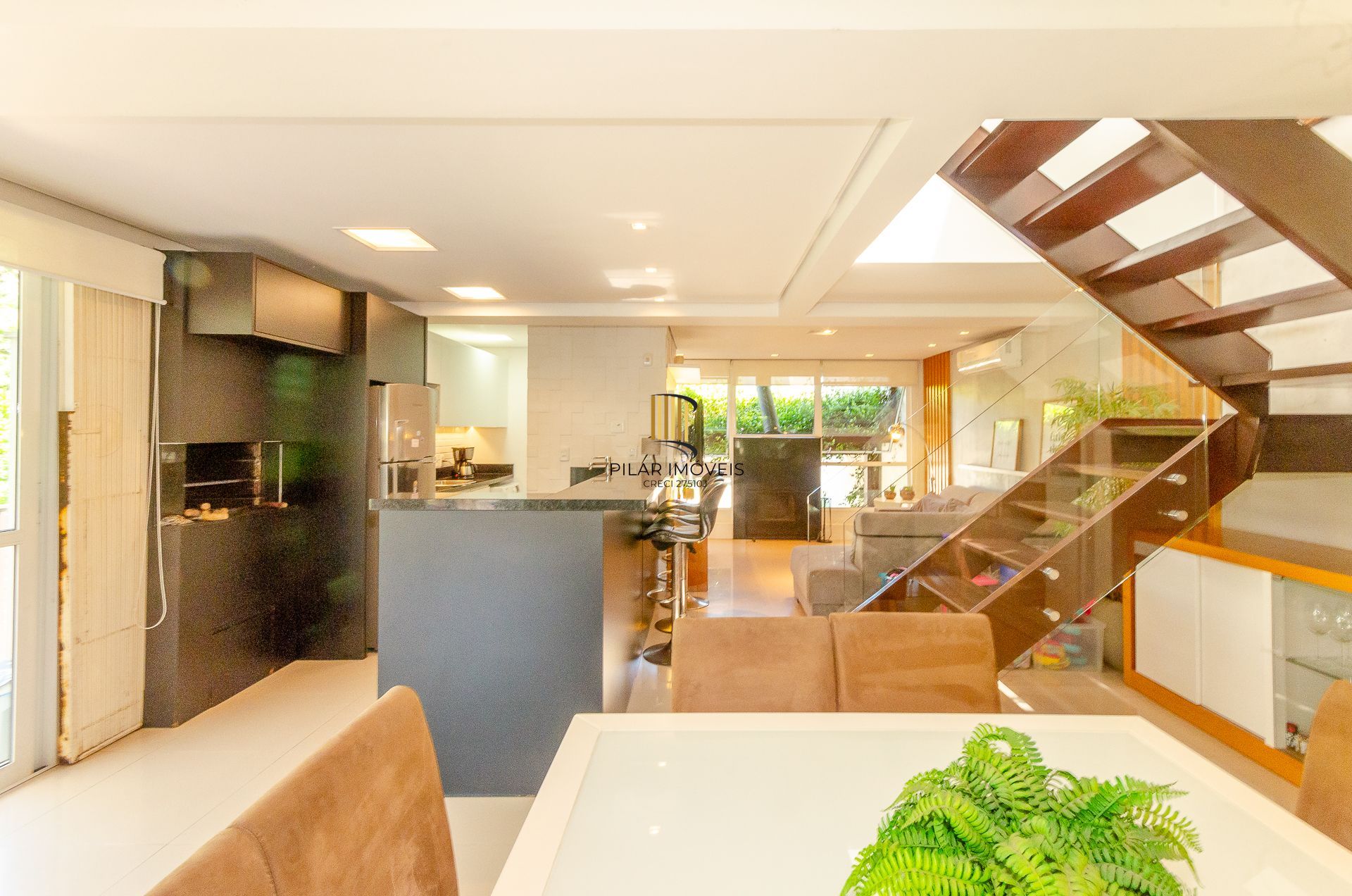 Casa de Condomínio em Porto Alegre, RS - Casa com 3 Suítes Plenas