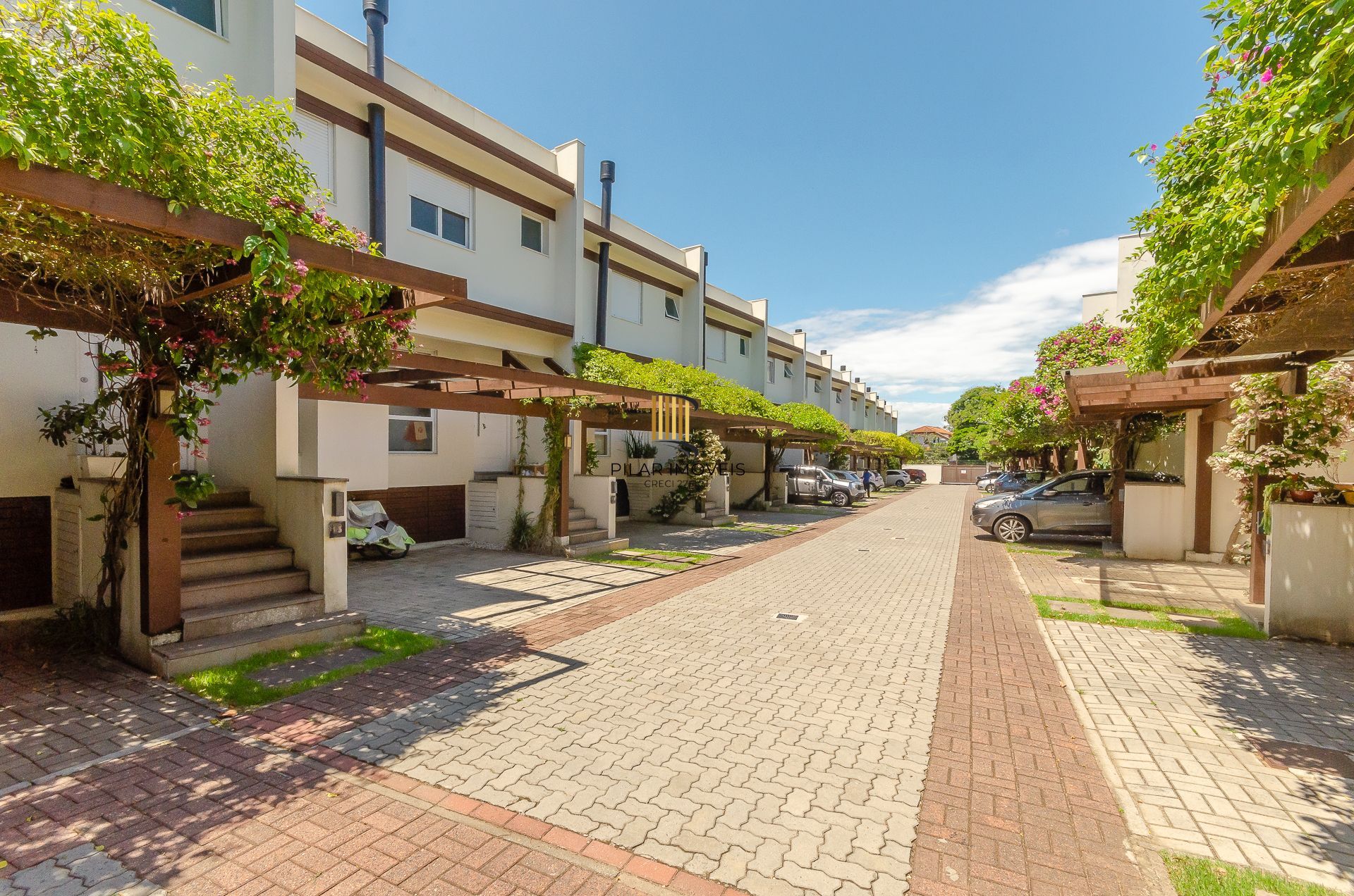 Casa de Condomínio em Porto Alegre, RS - Casa com 3 Suítes Plenas