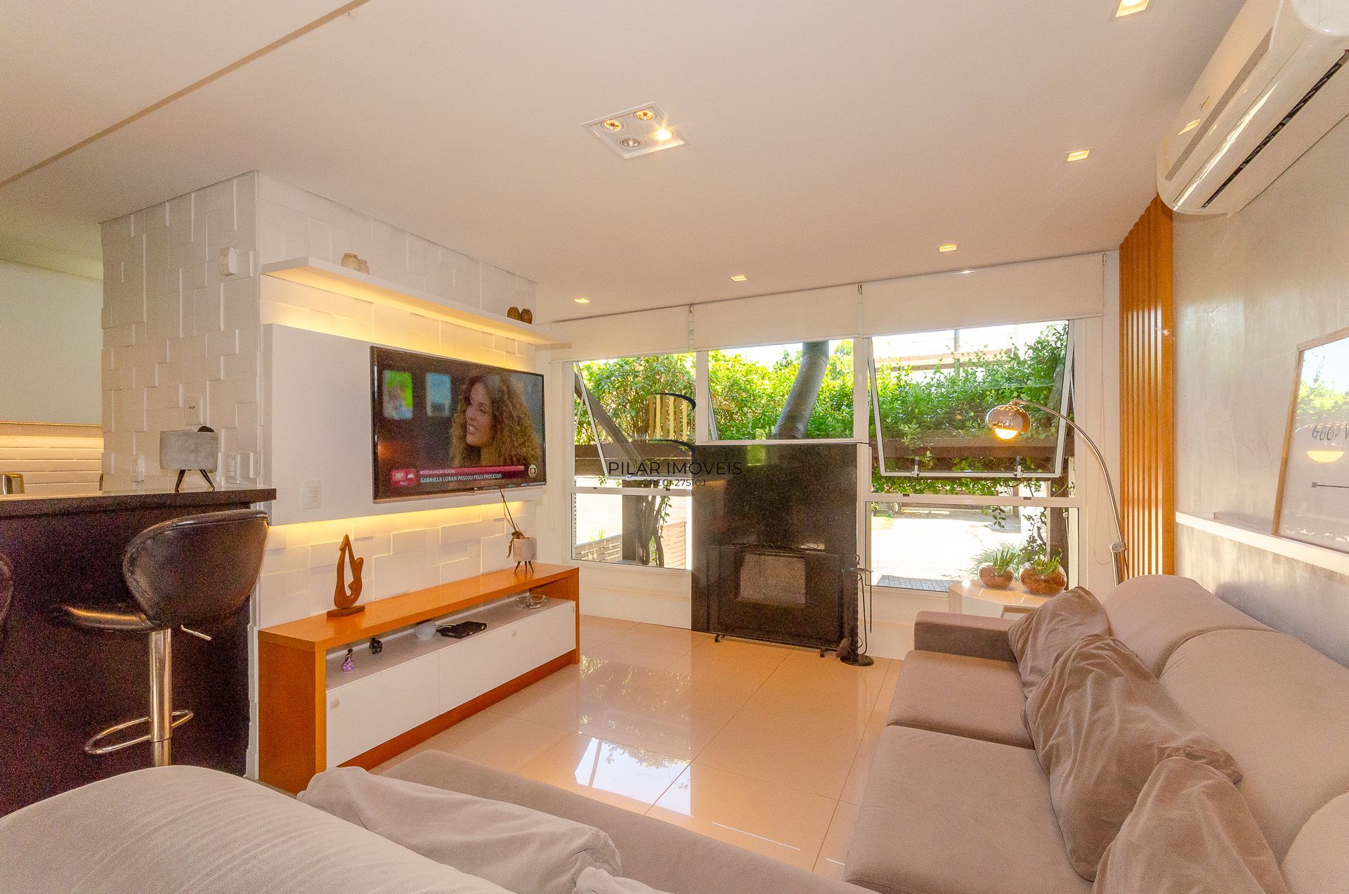 Casa de Condomínio em Porto Alegre, RS - Casa com 3 Suítes Plenas