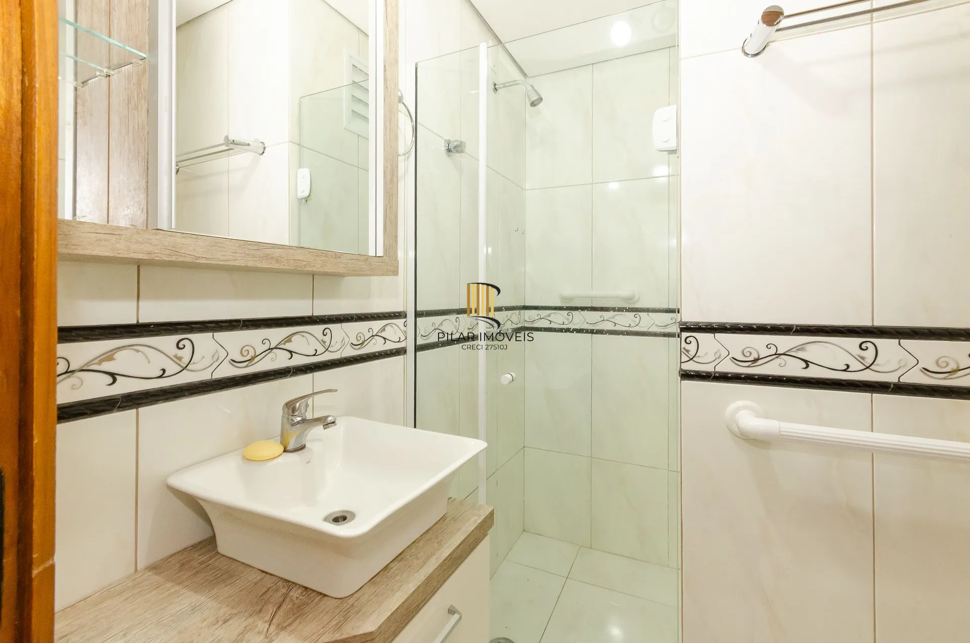 Apartamento 2 dormitórios com churrasqueira no bairro Cristo Redentor