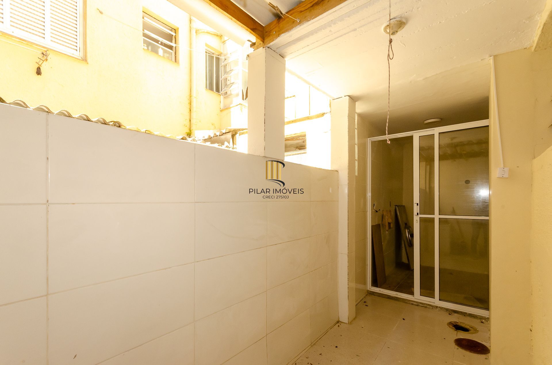 Edifício Dom Fernando Apartamento com 2 dormitórios com pátio e vaga de garagem no Partenon