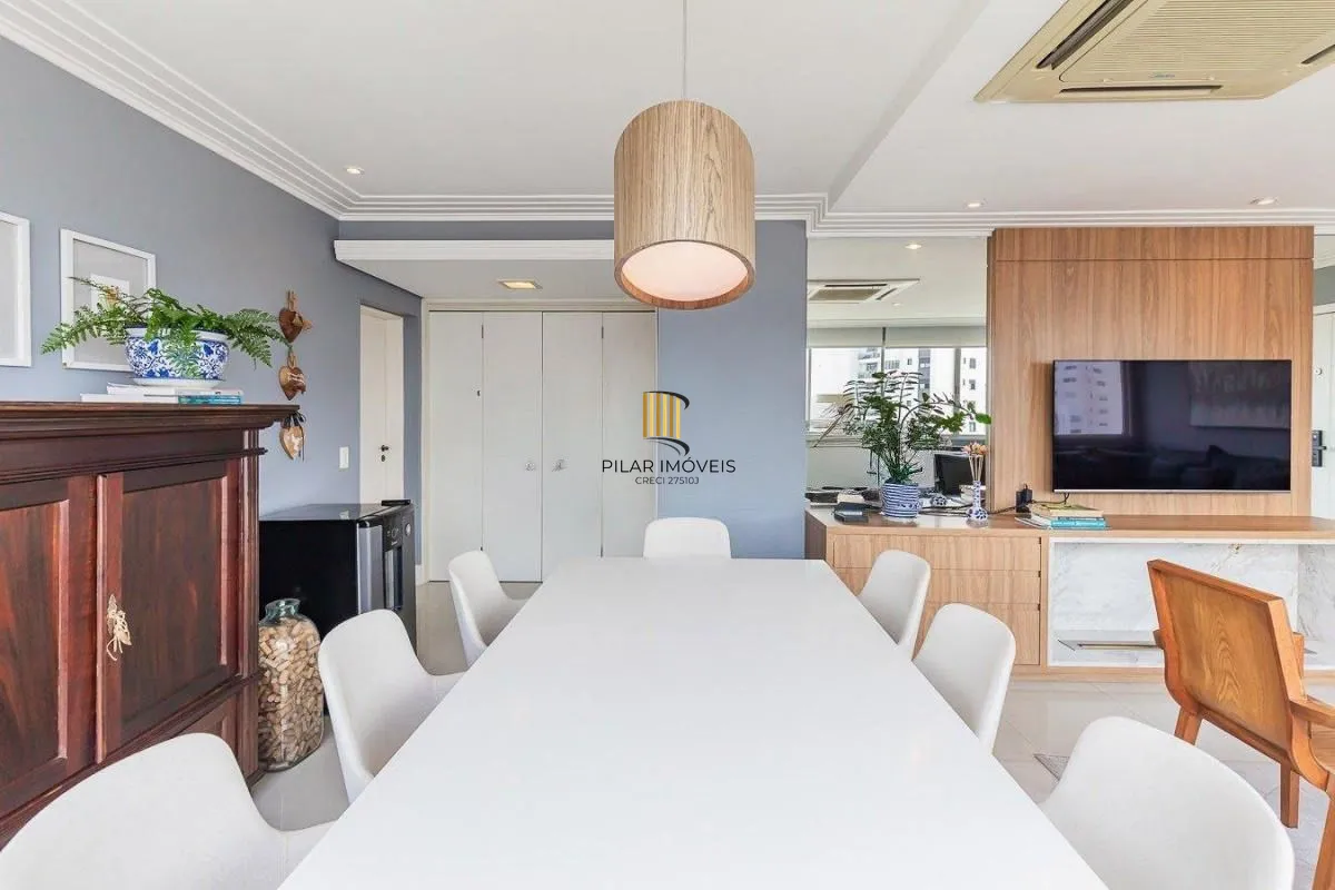 Apartamento de 3 dormitórios próximo ao Grêmio Náutico União