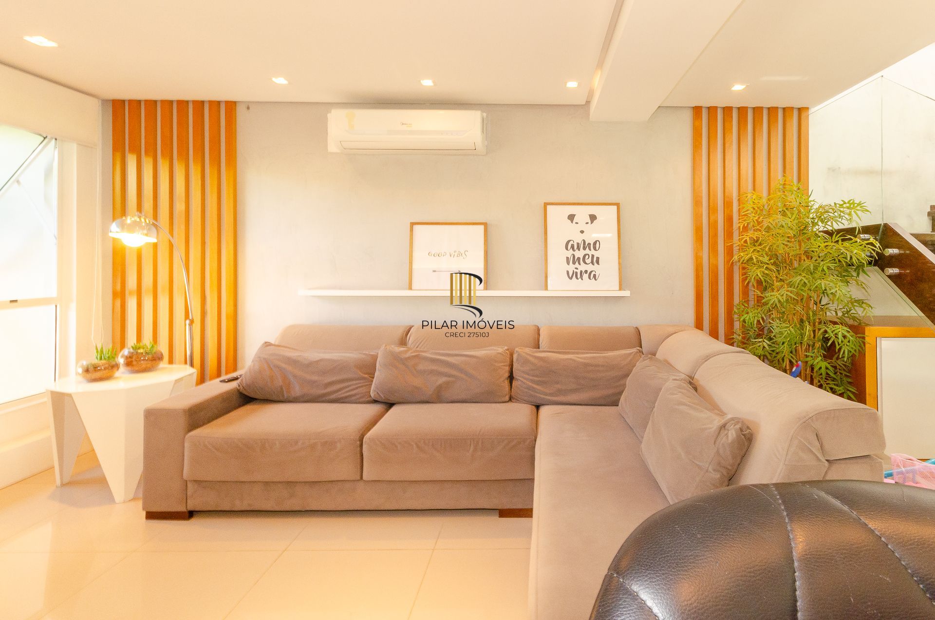 Casa de Condomínio em Porto Alegre, RS - Casa com 3 Suítes Plenas