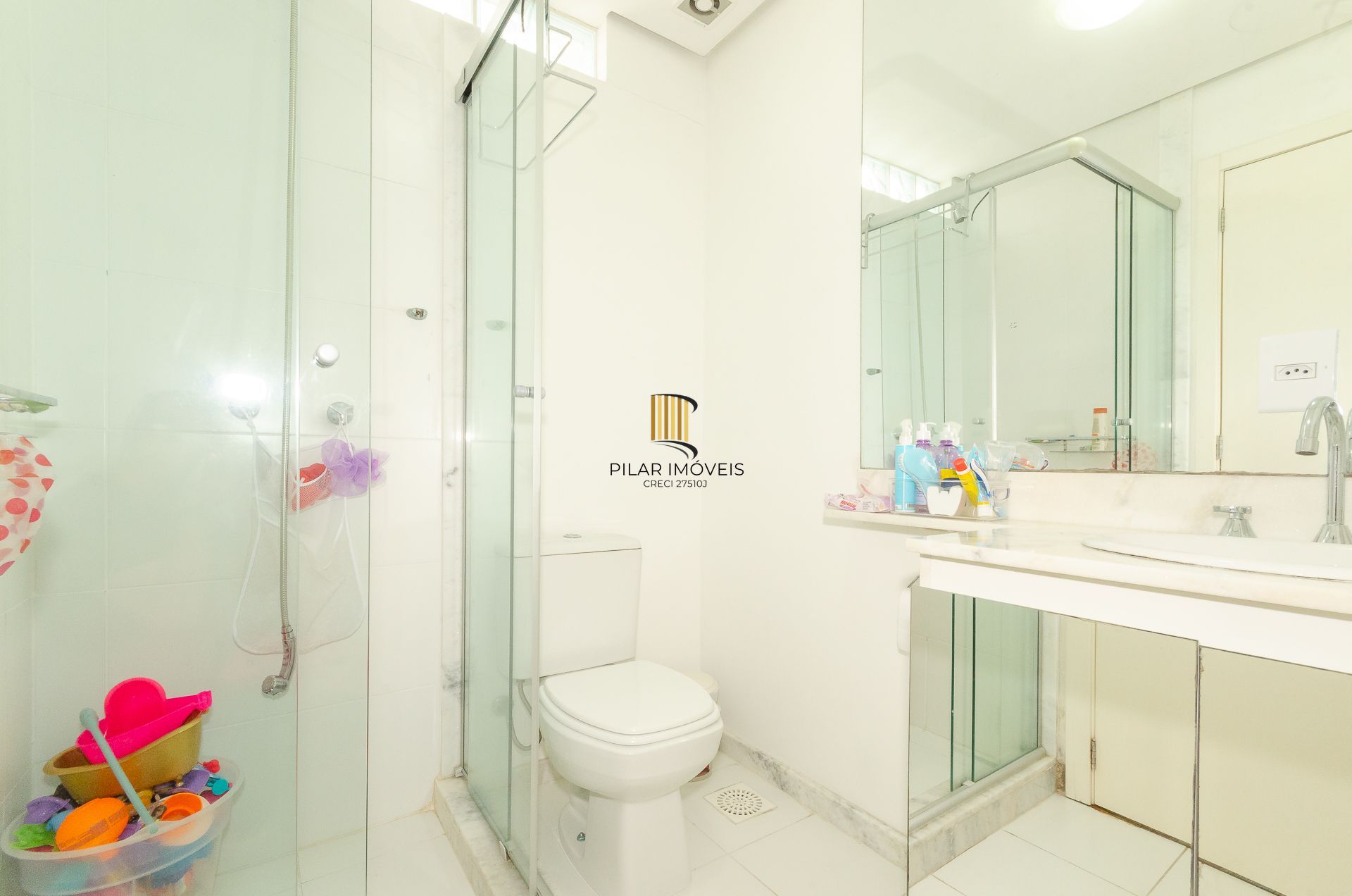 Casa de Condomínio em Porto Alegre, RS - Casa com 3 Suítes Plenas