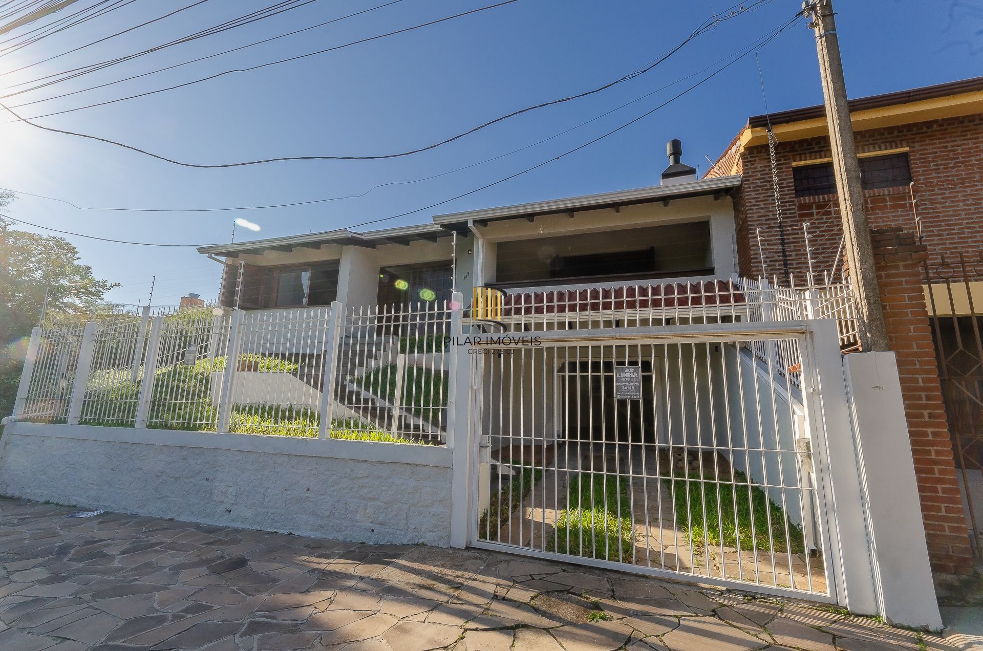Casa Residencial de 4 Quartos à Venda em Porto Alegre, RS
