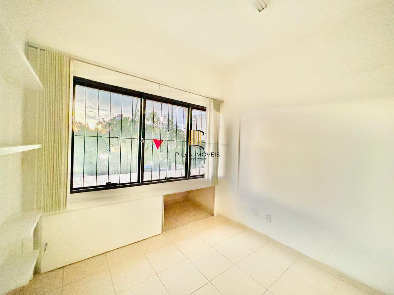 Centro Profissional El Greco Sala Comercial no Bairro Petrópolis