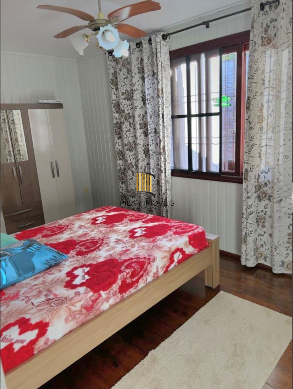 Casa a venda com 3 dormitórios no Centro de Guaíba.