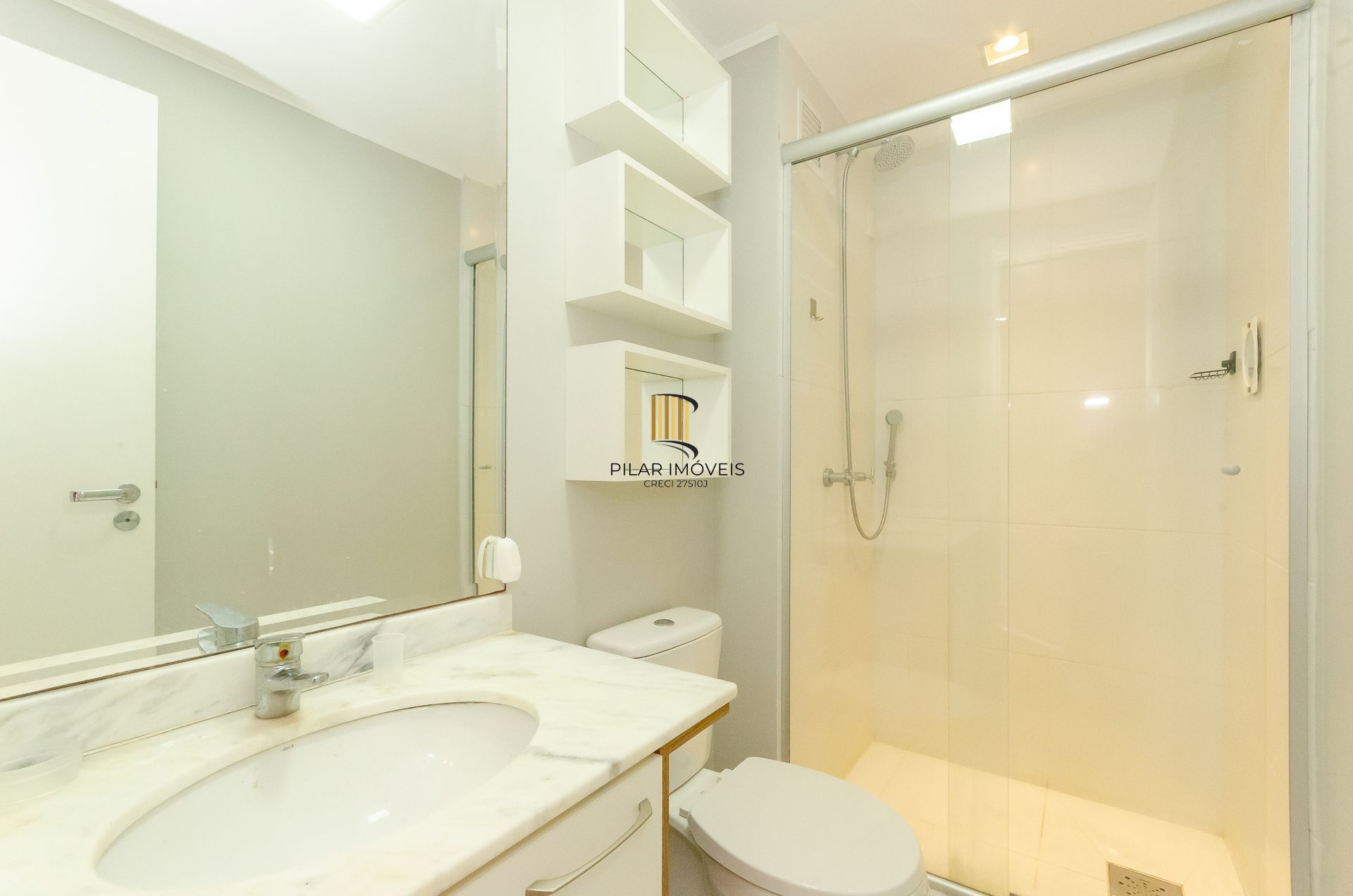 Icon Residencial Apartamento último andar de 2 dormitórios com Suíte Semi mobiliado