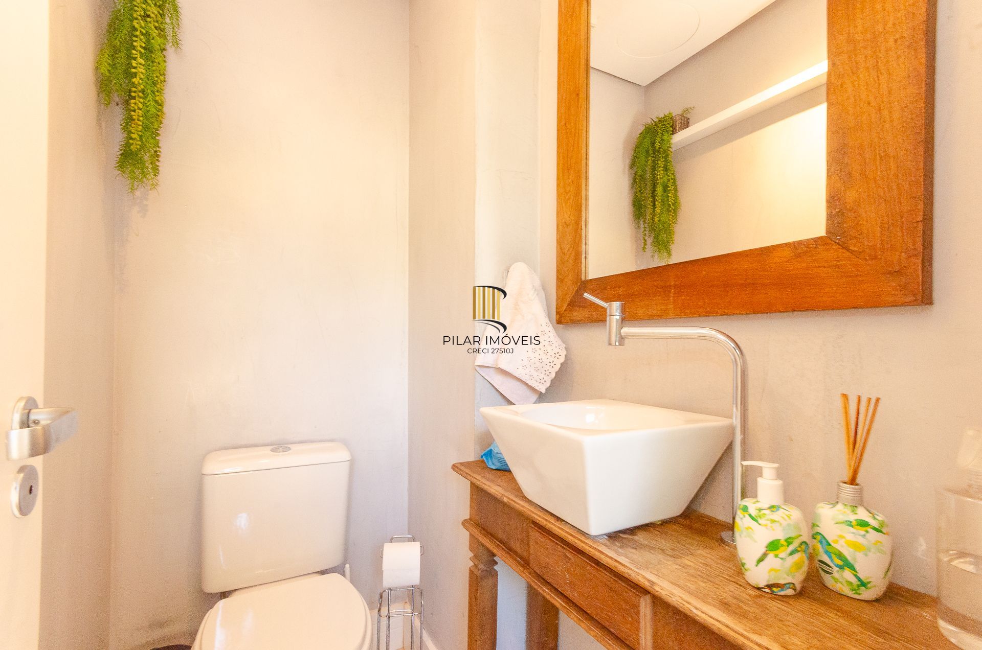 Casa de Condomínio em Porto Alegre, RS - Casa com 3 Suítes Plenas